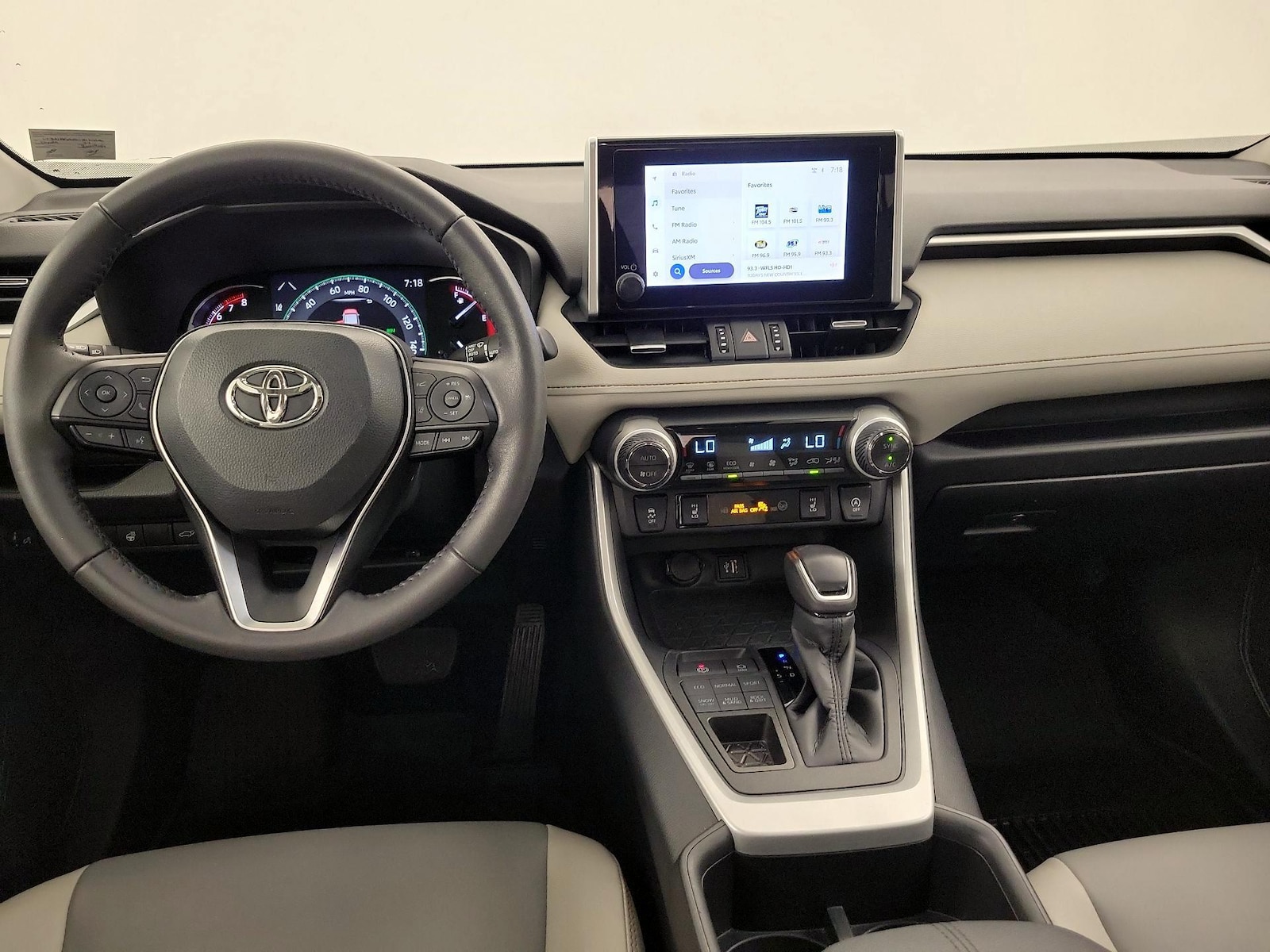2024 Toyota RAV4 XLE Premium - Photo 10
