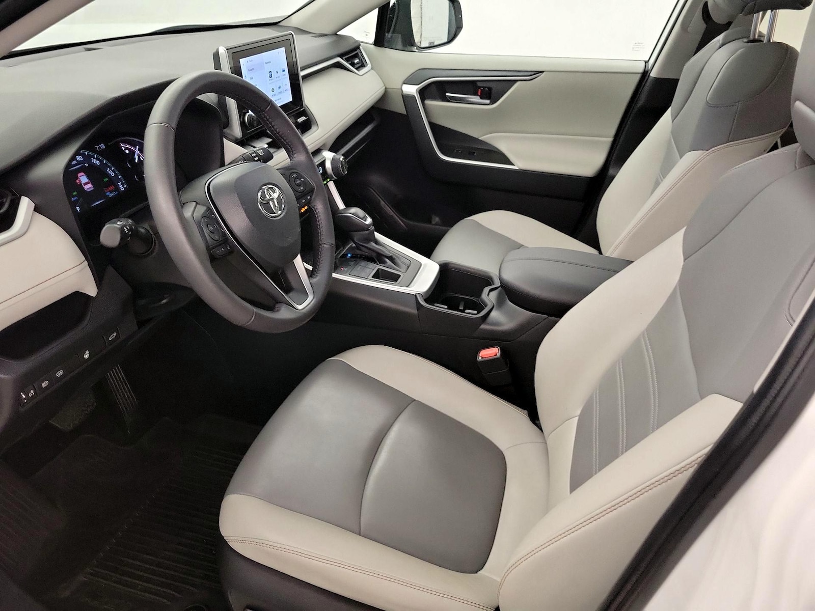 2024 Toyota RAV4 XLE Premium - Photo 12