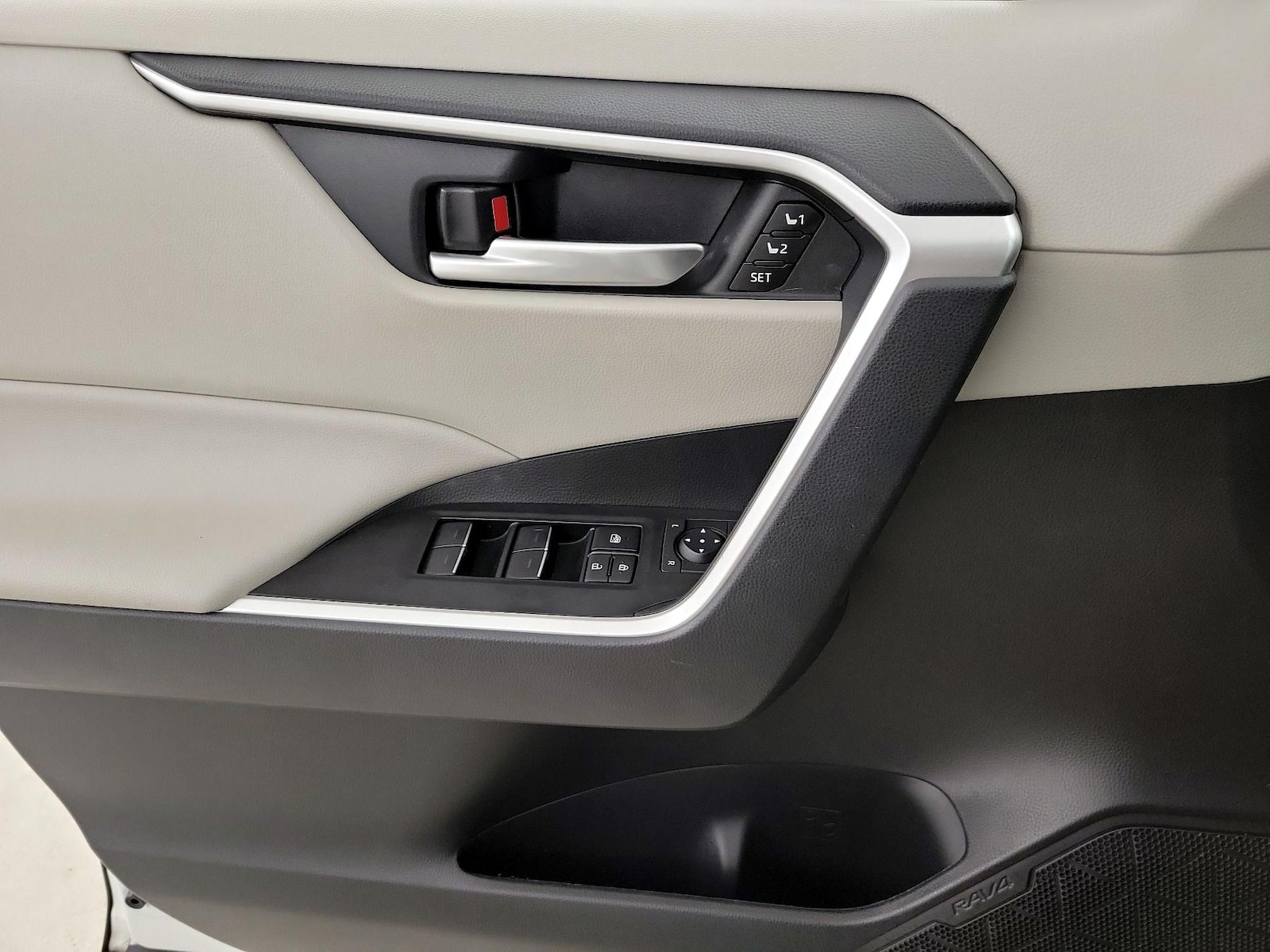 2024 Toyota RAV4 XLE Premium - Photo 13