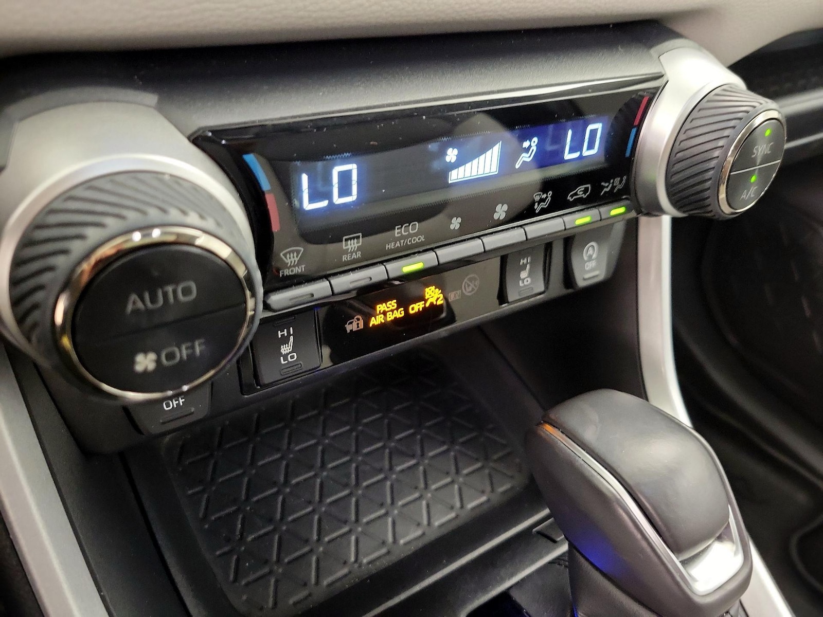 2024 Toyota RAV4 XLE Premium - Photo 17