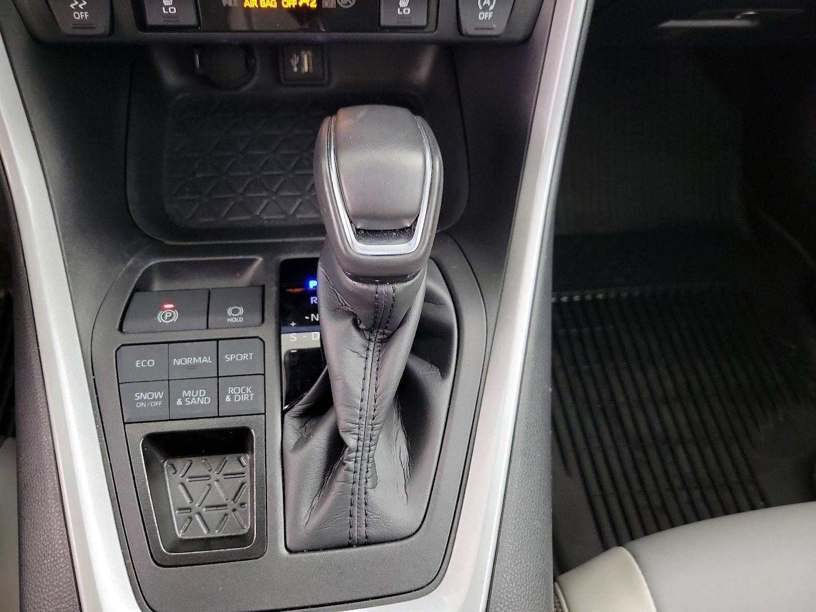 2024 Toyota RAV4 XLE Premium - Photo 18