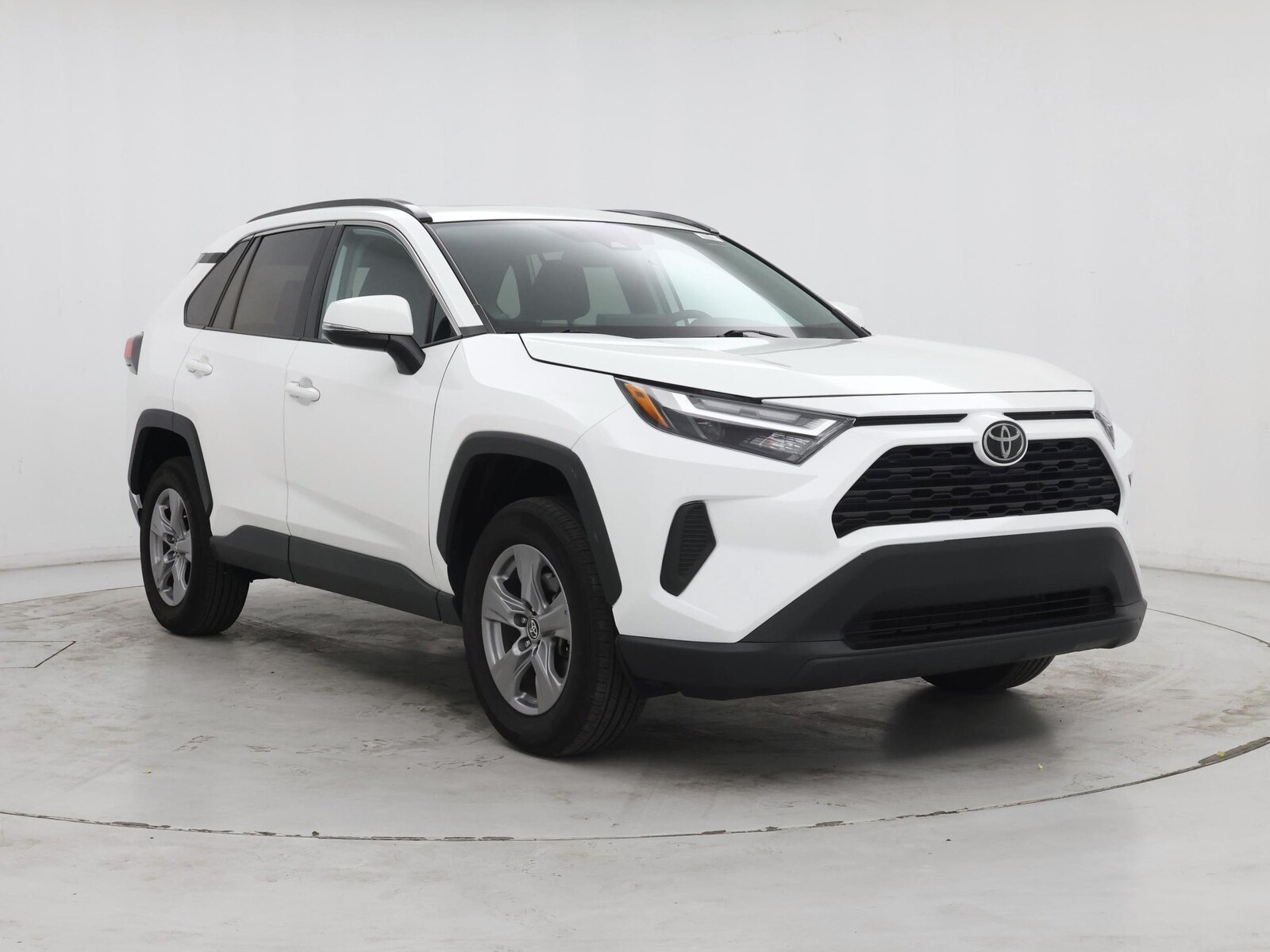 2024 Toyota RAV4 XLE - Photo 2