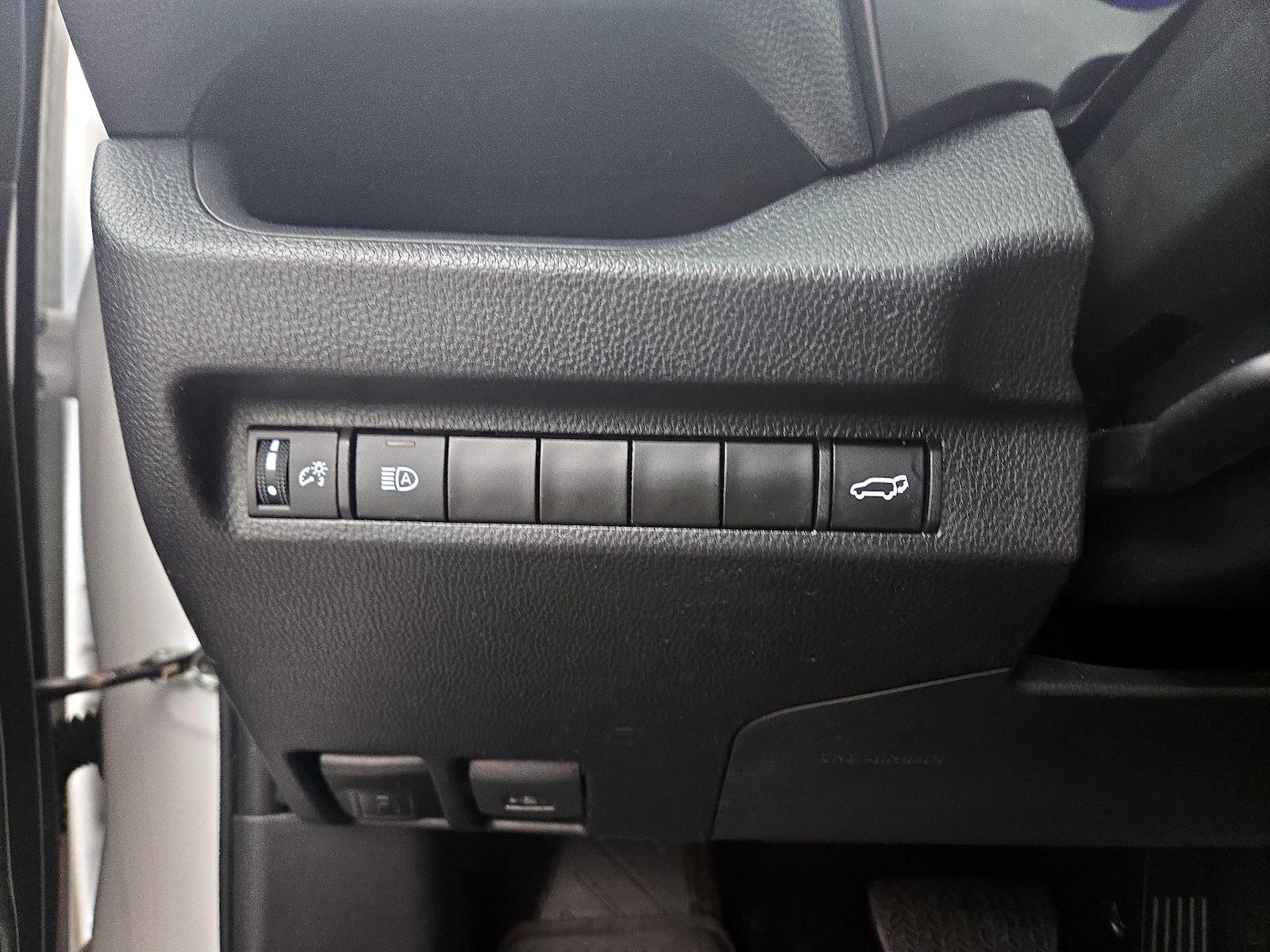 2024 Toyota RAV4 XLE - Photo 14