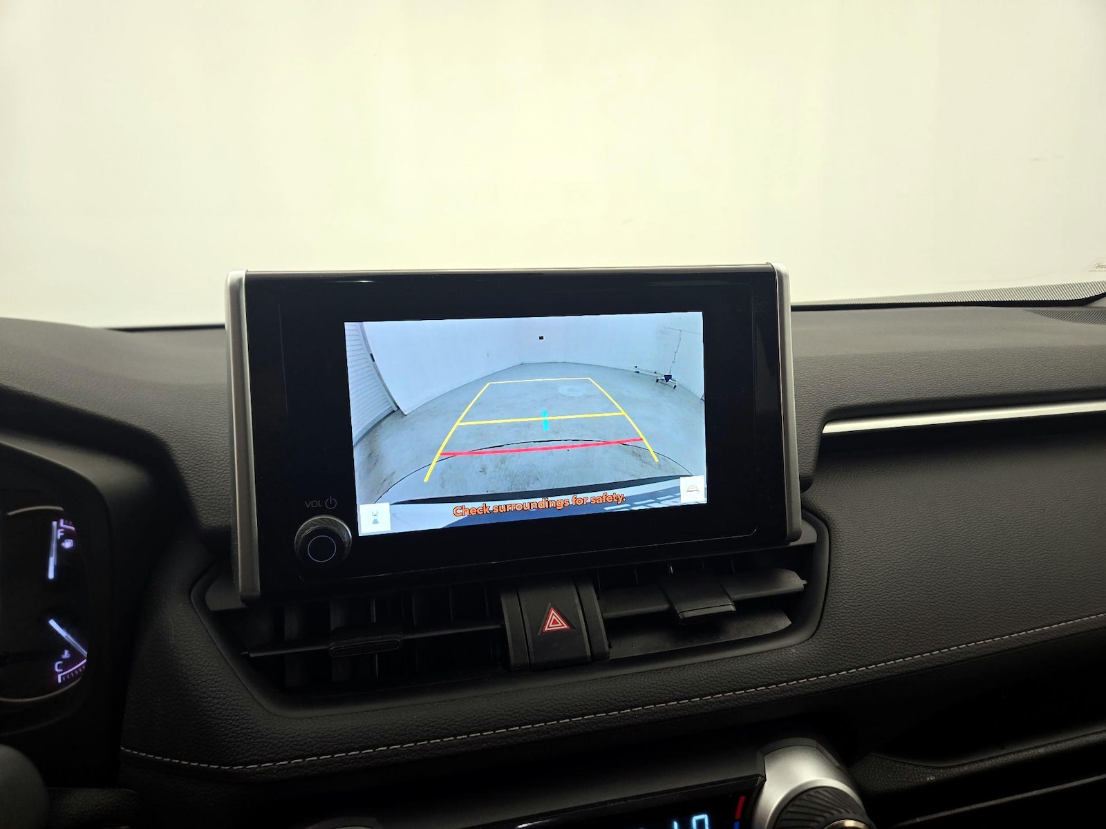 2024 Toyota RAV4 XLE - Photo 16
