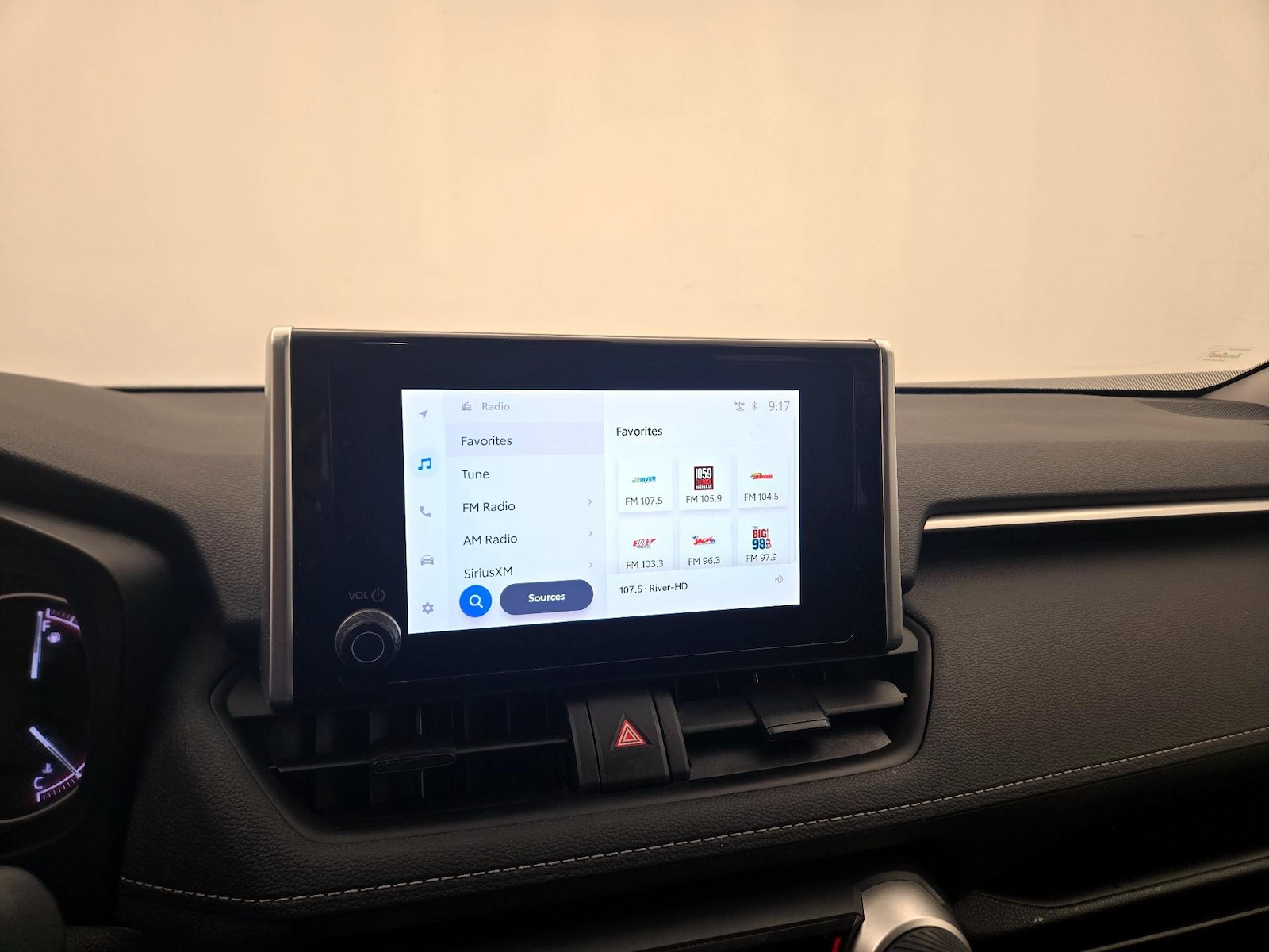 2024 Toyota RAV4 XLE - Photo 17