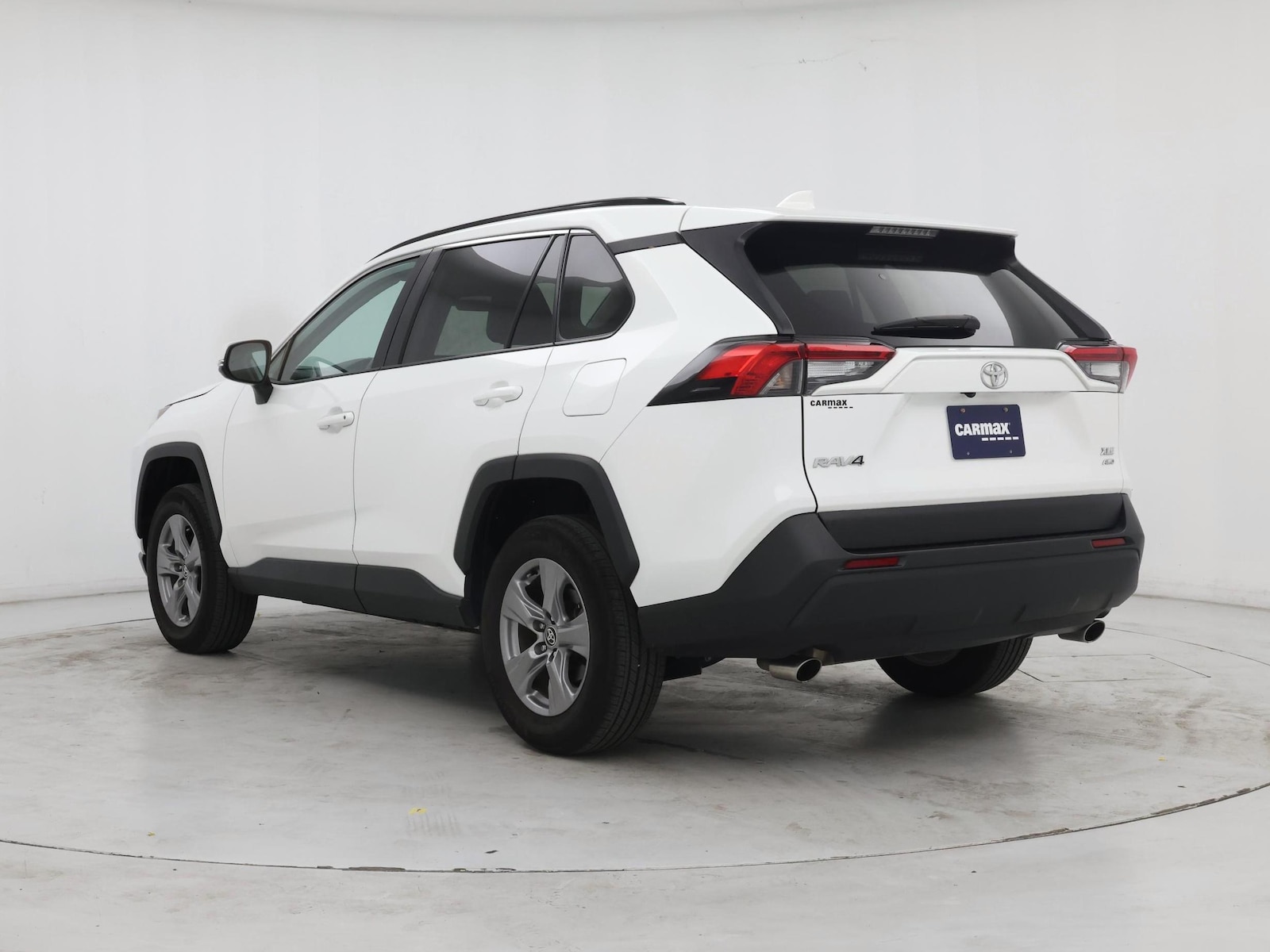 2024 Toyota RAV4 XLE - Photo 3