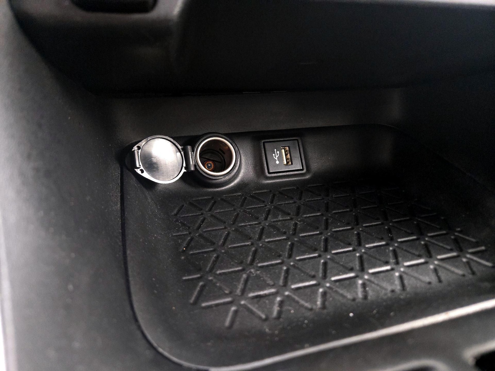 2024 Toyota RAV4 XLE - Photo 20
