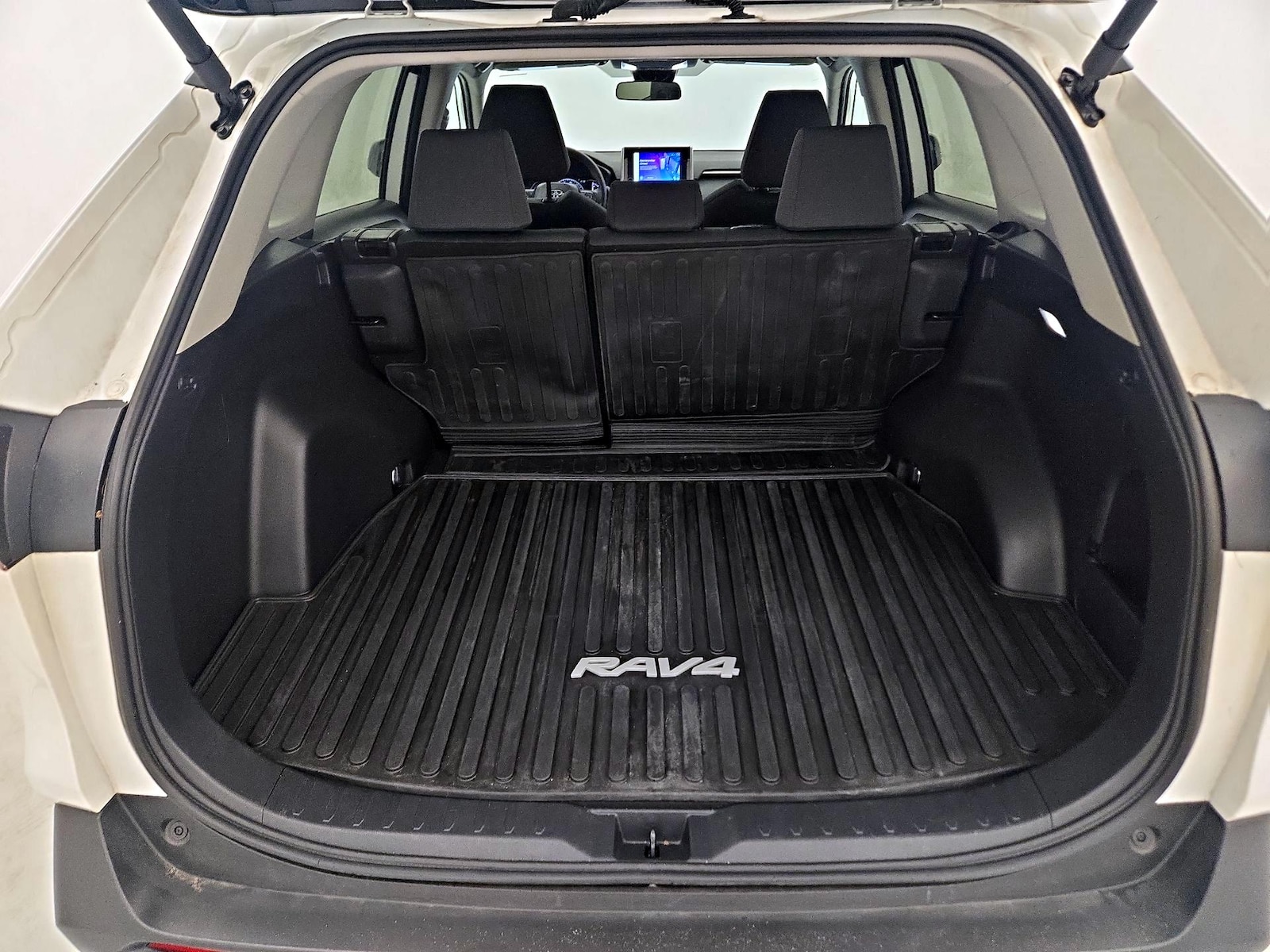 2024 Toyota RAV4 XLE - Photo 23