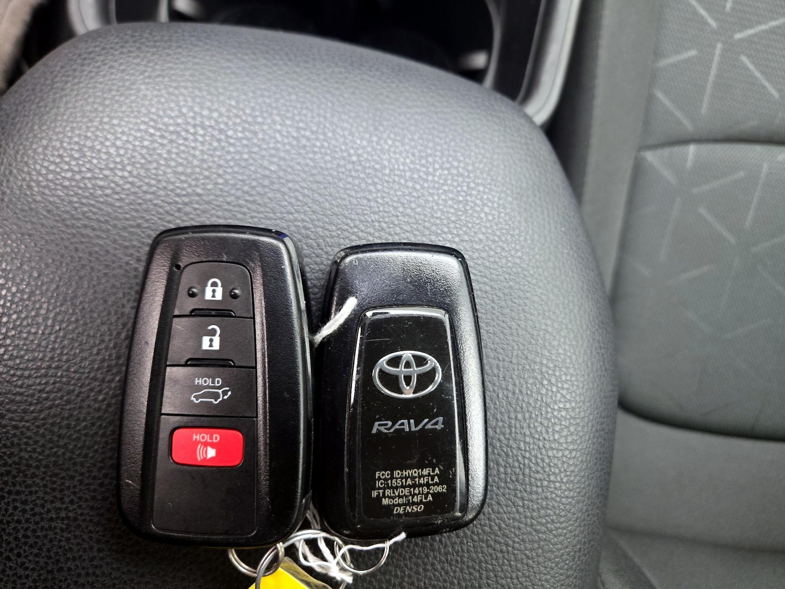 2024 Toyota RAV4 XLE - Photo 25