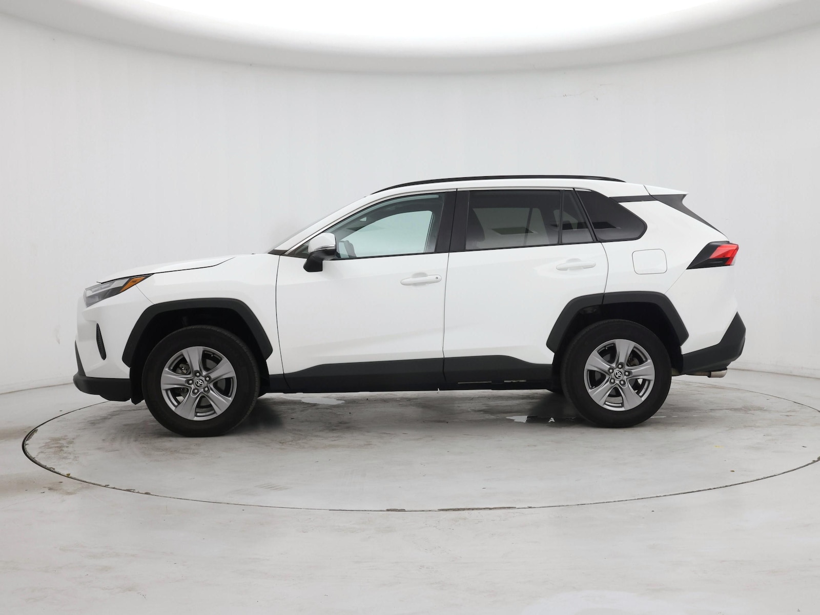 2024 Toyota RAV4 XLE - Photo 4