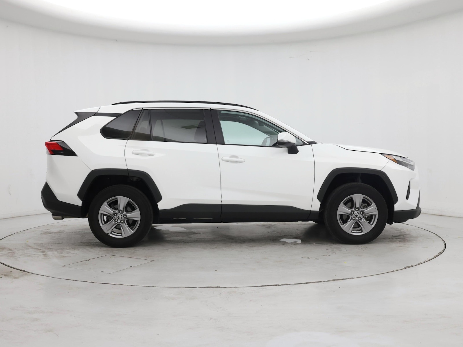 2024 Toyota RAV4 XLE - Photo 8