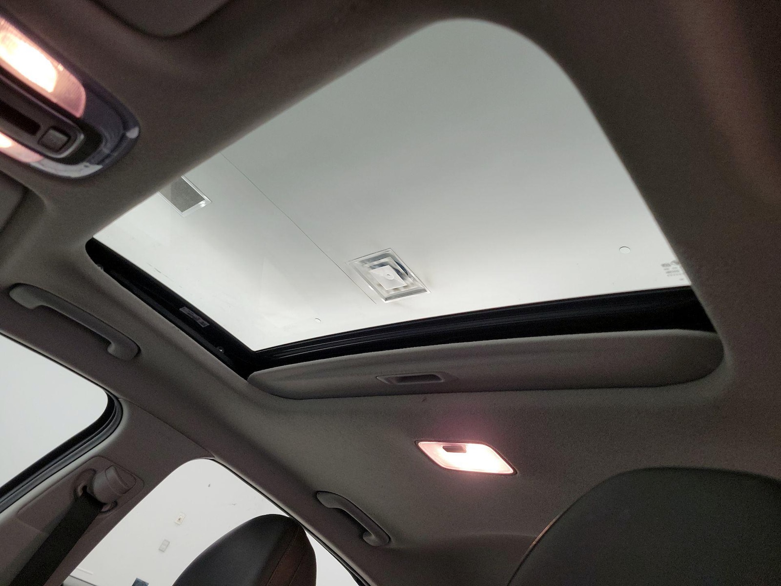 Sunroof(s) & Overhead Airbags