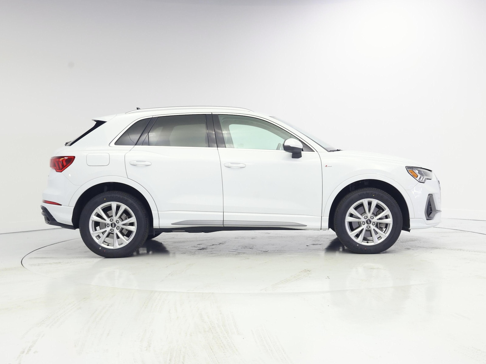 2022 Audi Q3 S Line Premium Plus - Photo 8