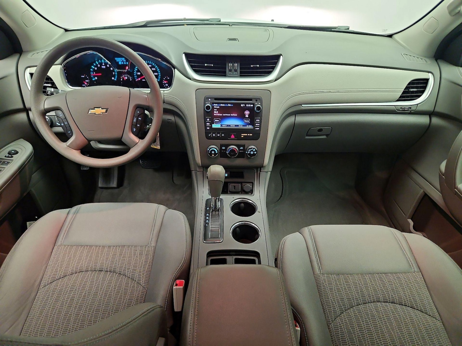 2017 Chevrolet Traverse LS - Photo 10