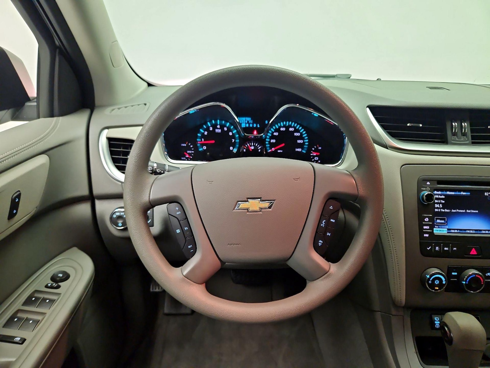 2017 Chevrolet Traverse LS - Photo 11