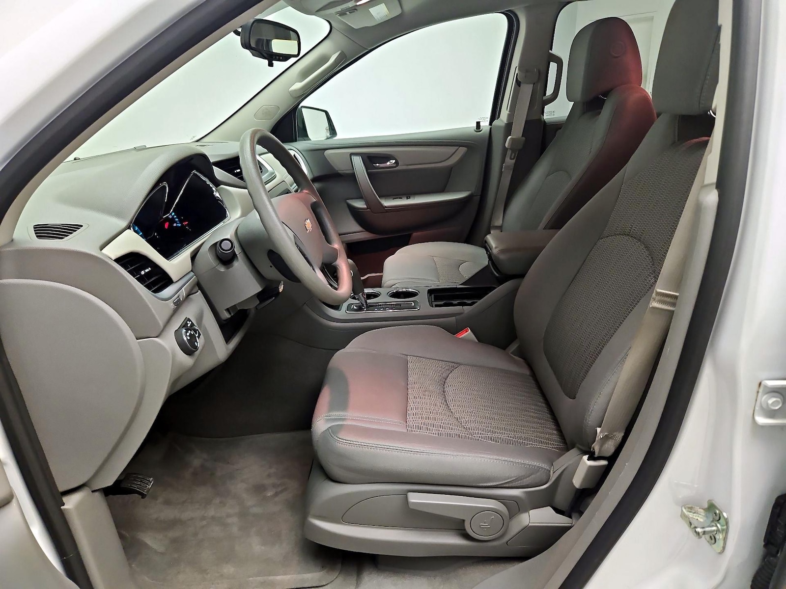 2017 Chevrolet Traverse LS - Photo 12