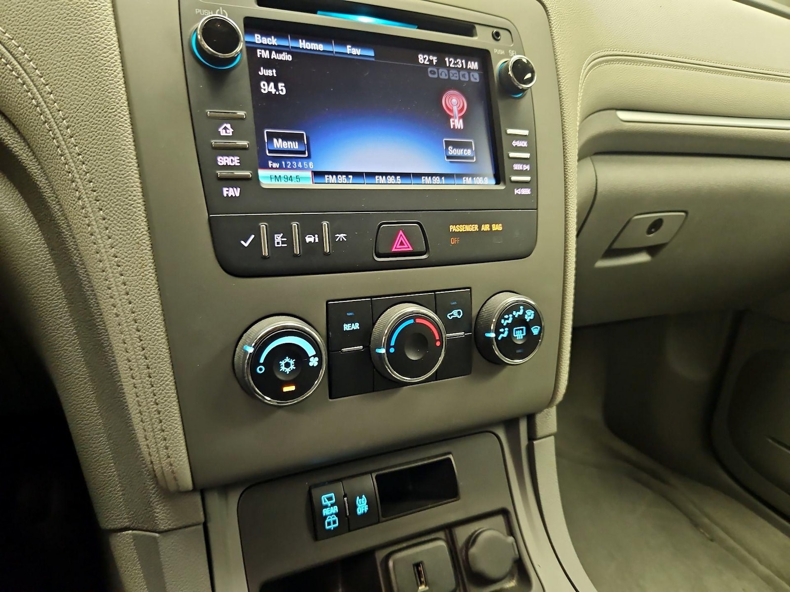2017 Chevrolet Traverse LS - Photo 16