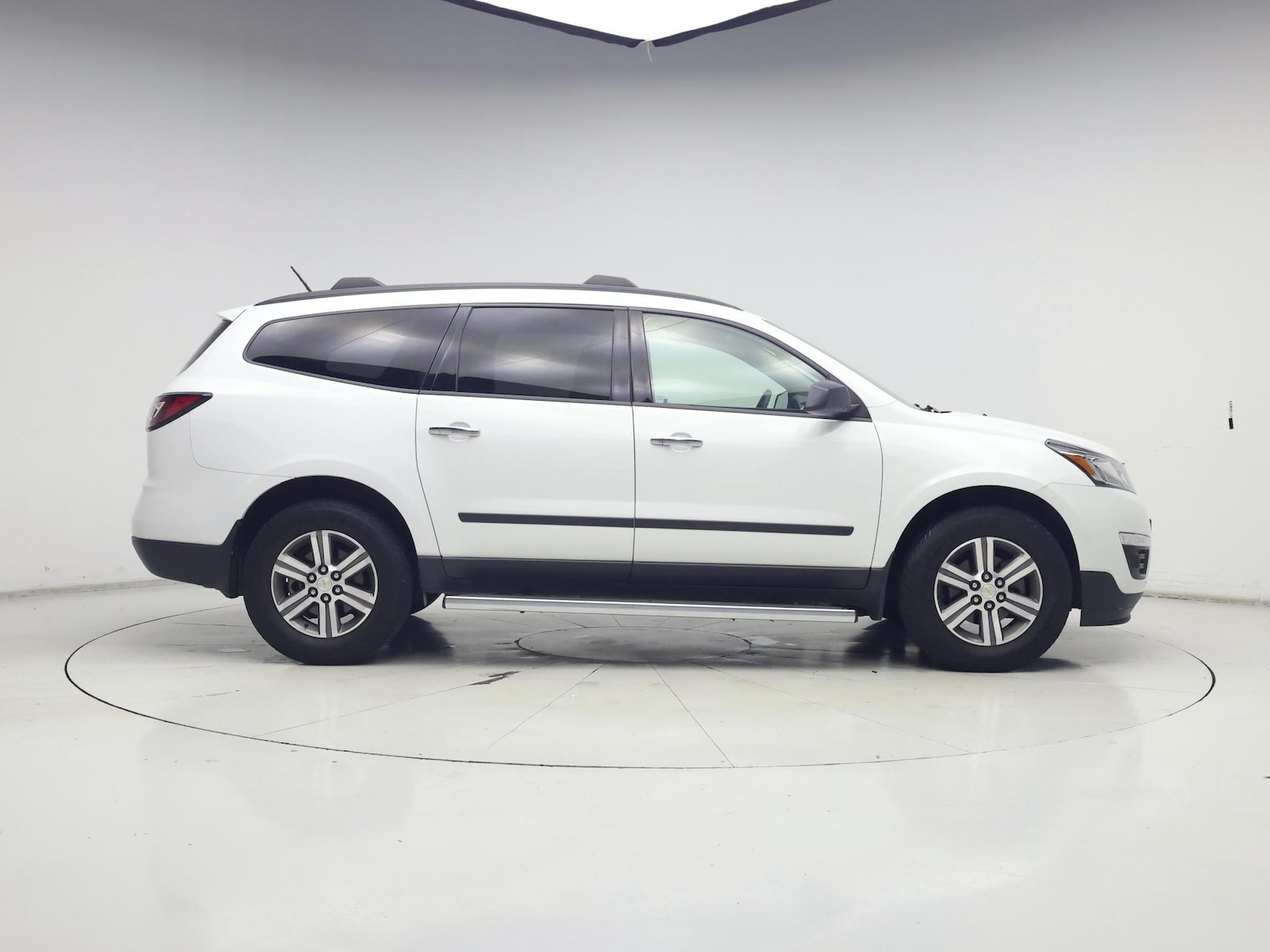 2017 Chevrolet Traverse LS - Photo 8