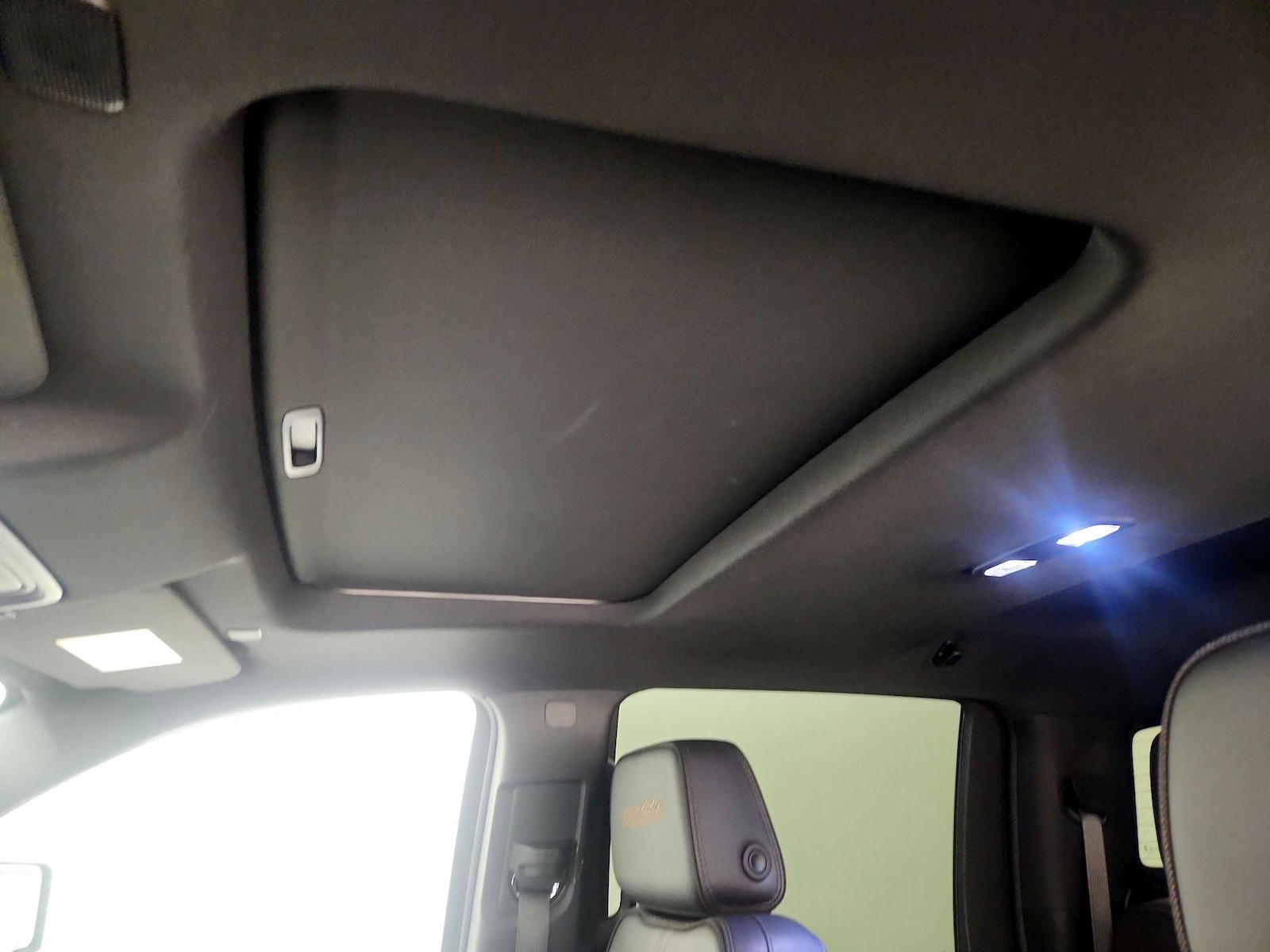 Sunroof(s) & Overhead Airbags