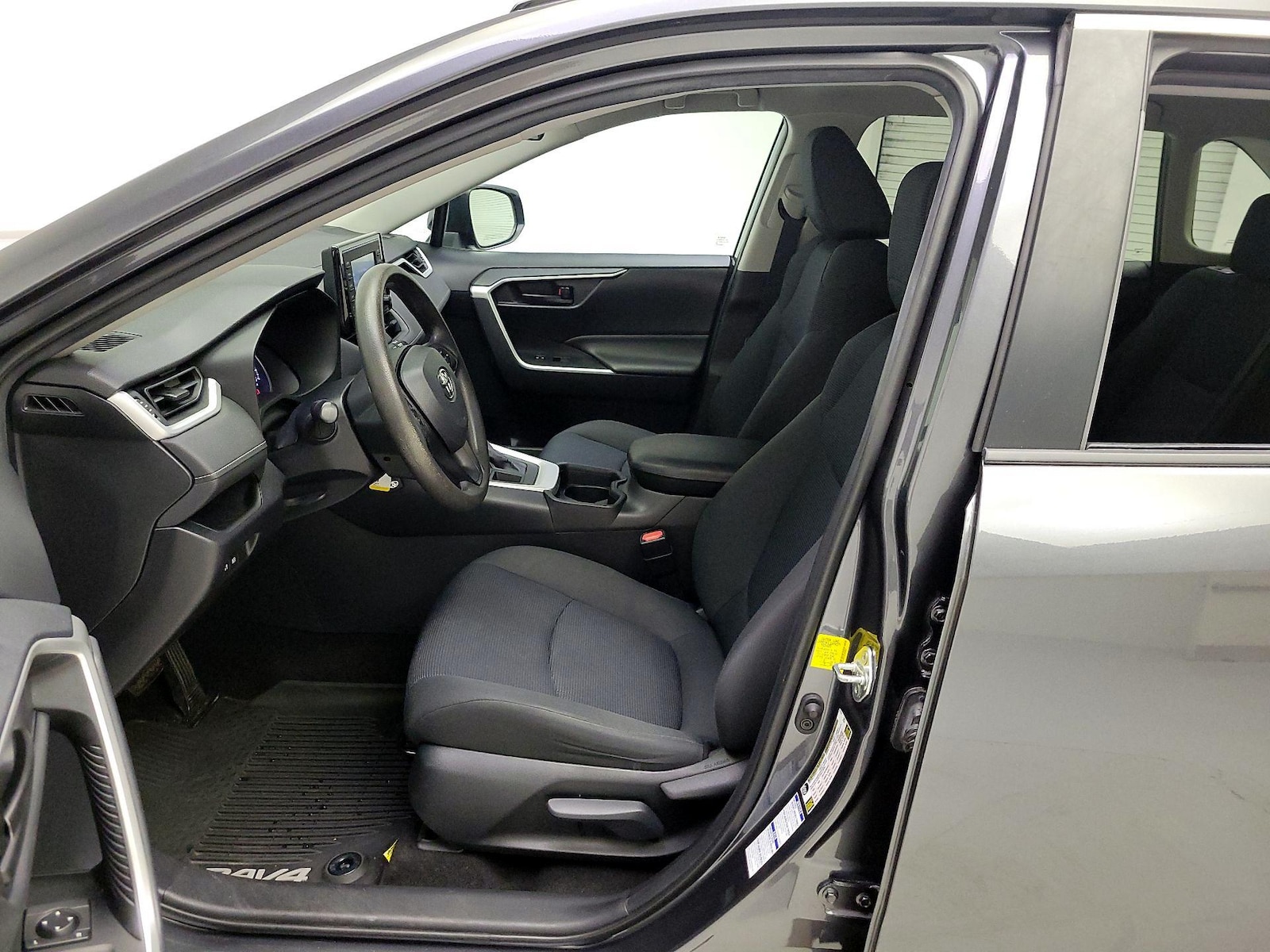 2019 Toyota RAV4 LE - Photo 12