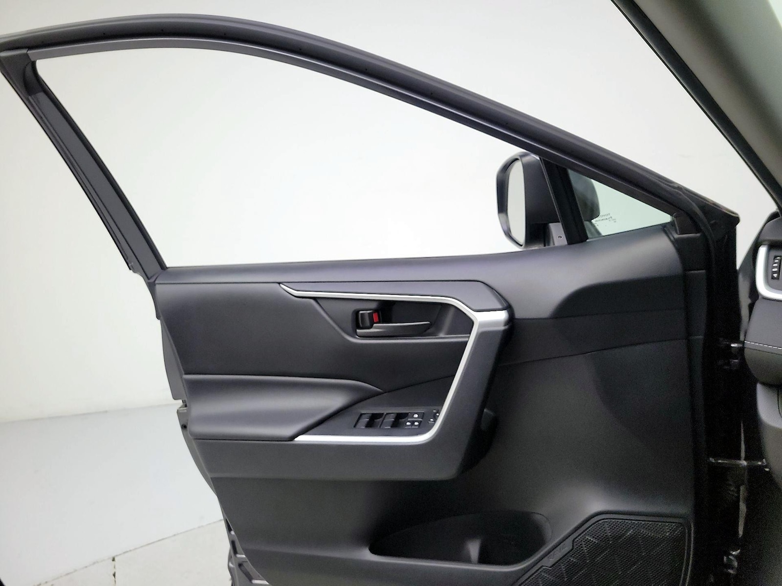 2019 Toyota RAV4 LE - Photo 13