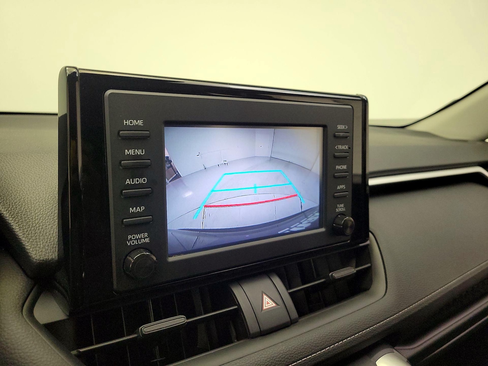 2019 Toyota RAV4 LE - Photo 14