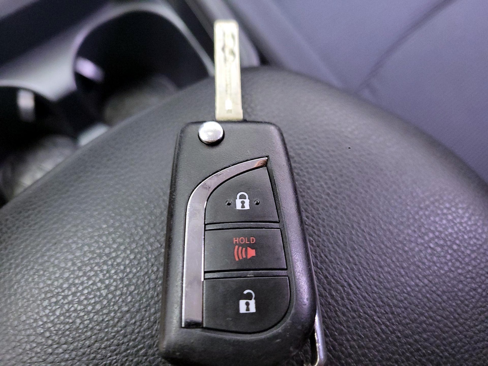 2019 Toyota RAV4 LE - Photo 22