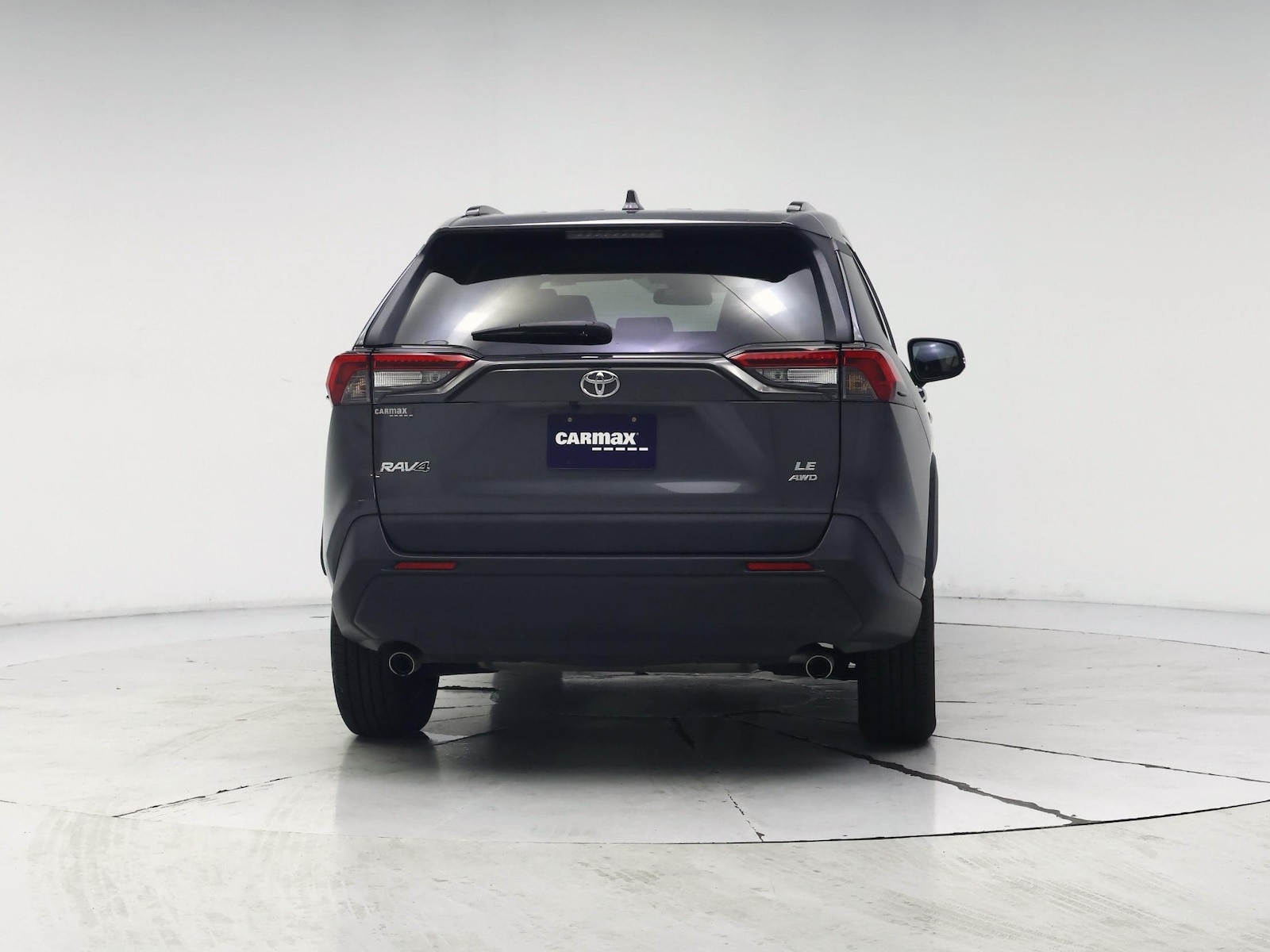 2019 Toyota RAV4 LE - Photo 7
