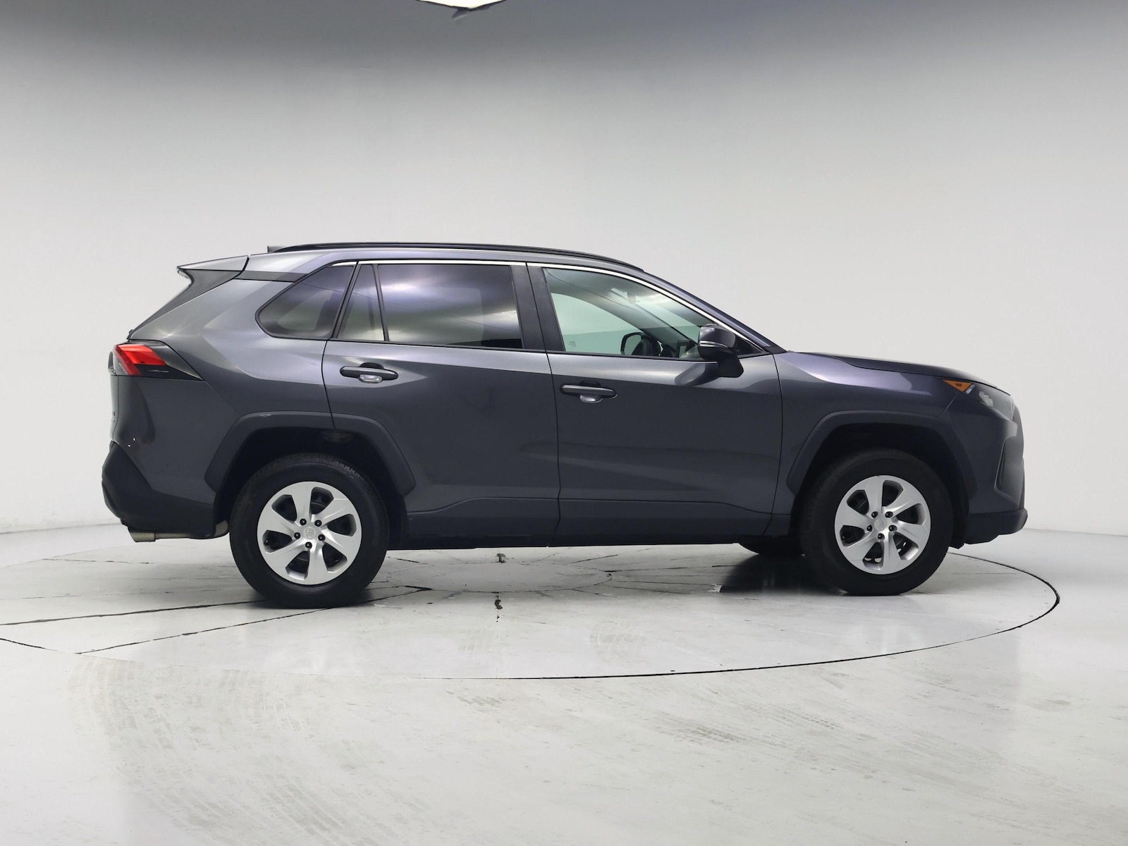 2019 Toyota RAV4 LE - Photo 8