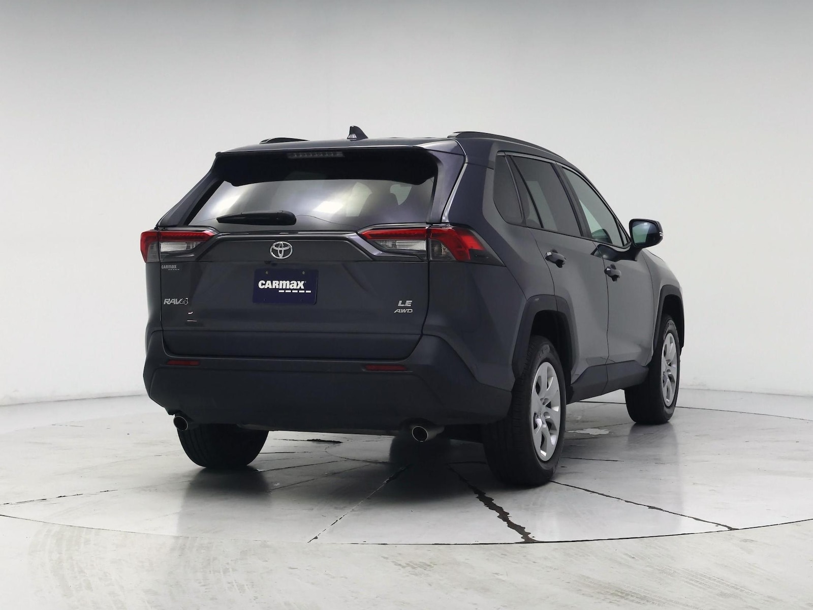 2019 Toyota RAV4 LE - Photo 9