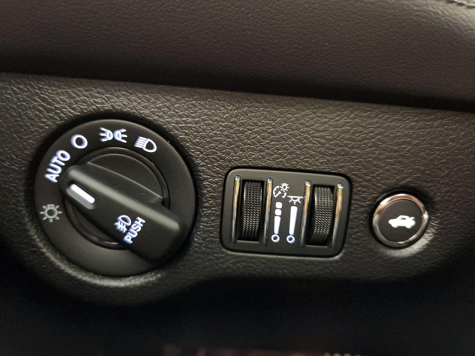 2023 Dodge Challenger R/T - Photo 13