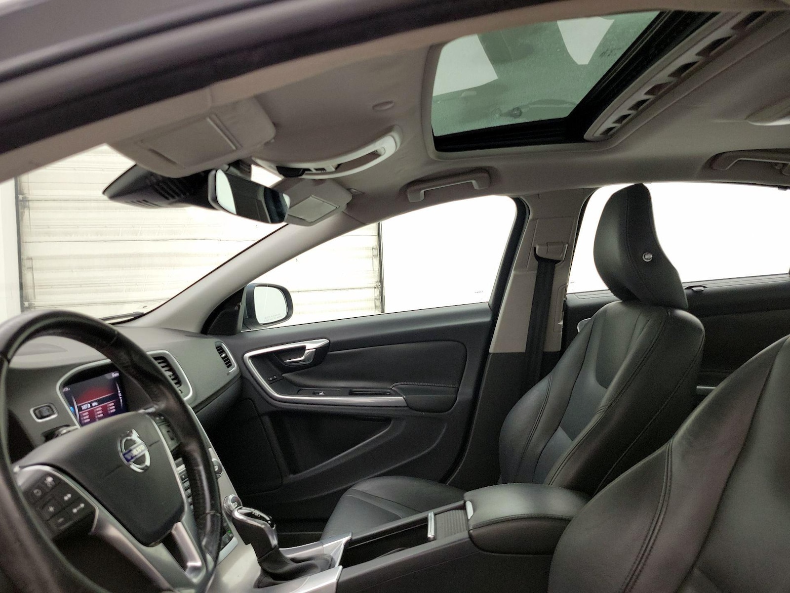 Sunroof(s) & Overhead Airbags