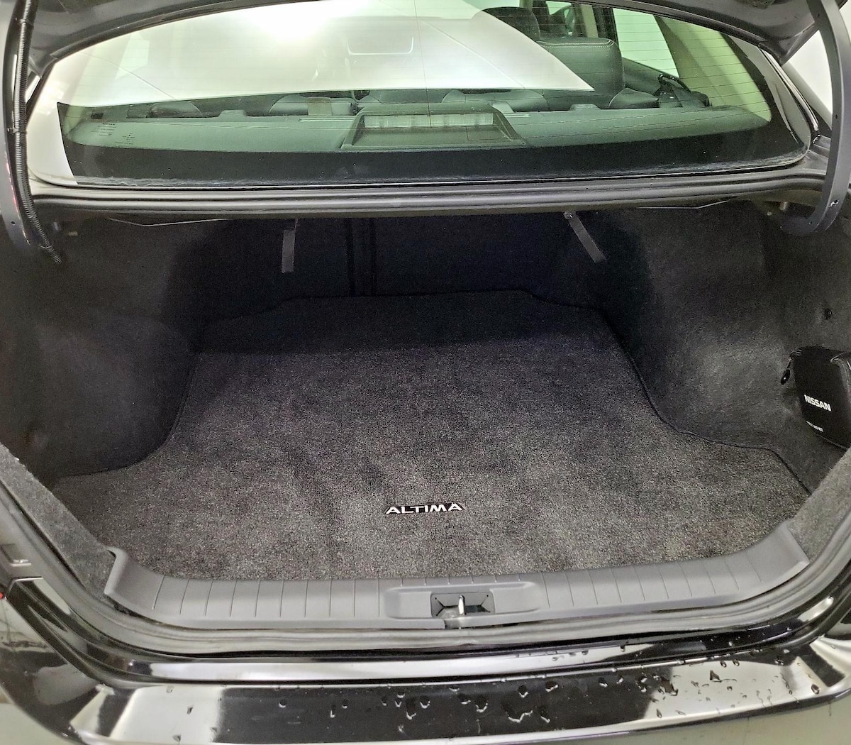 Trunk/Cargo (Seats Up)