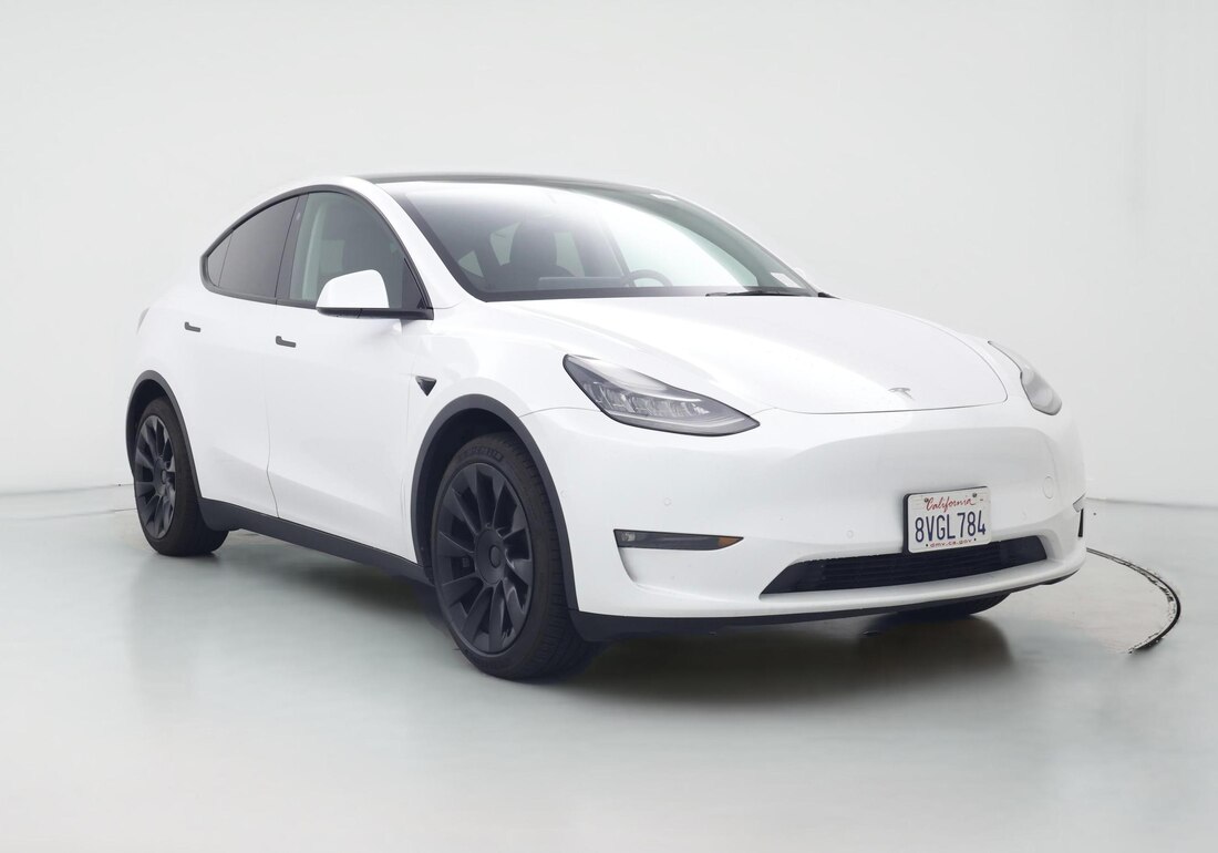 2021 Tesla Model Y Standard Range in White — CarMax photo