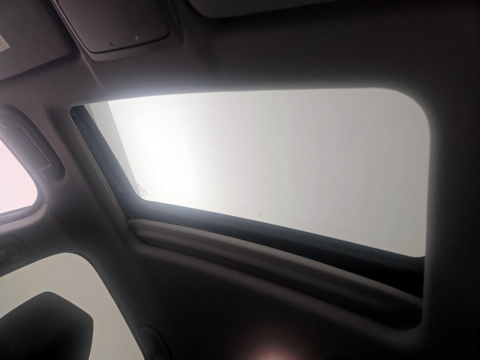 Sunroof(s) & Overhead Airbags