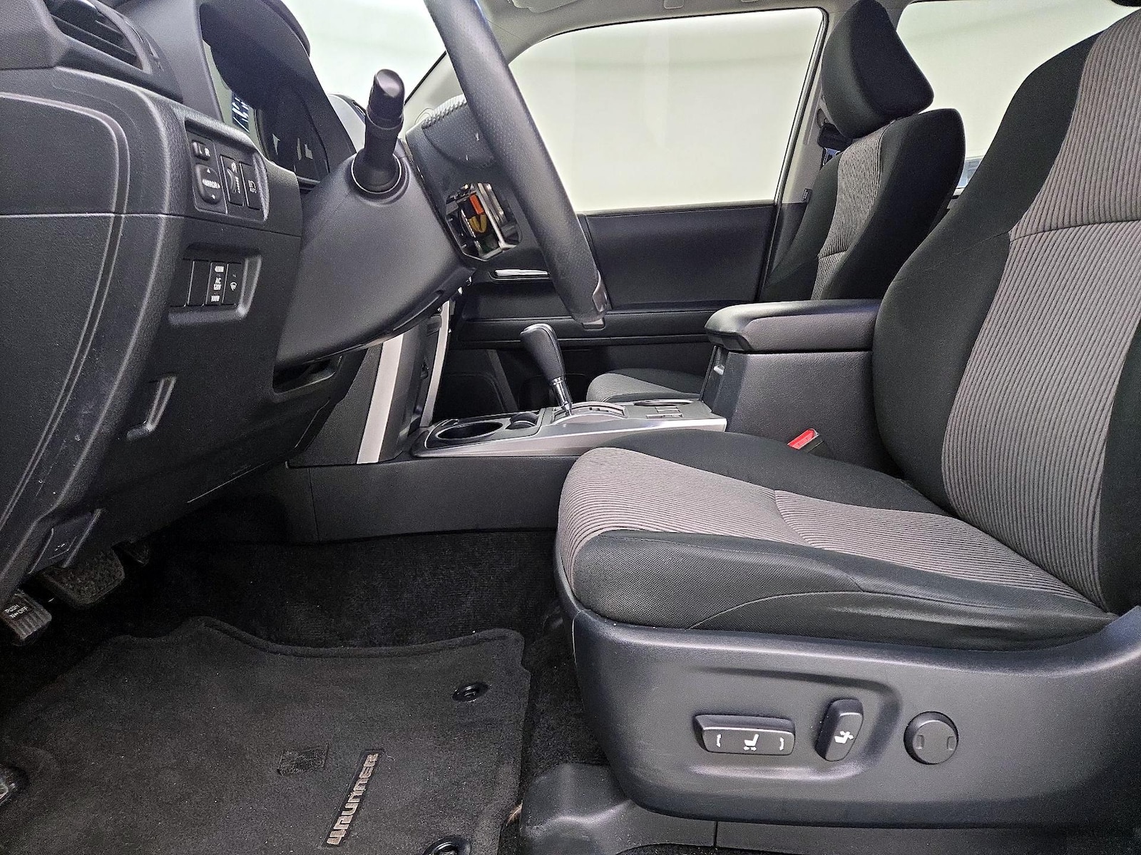 Power Seat(s) & Side Airbags