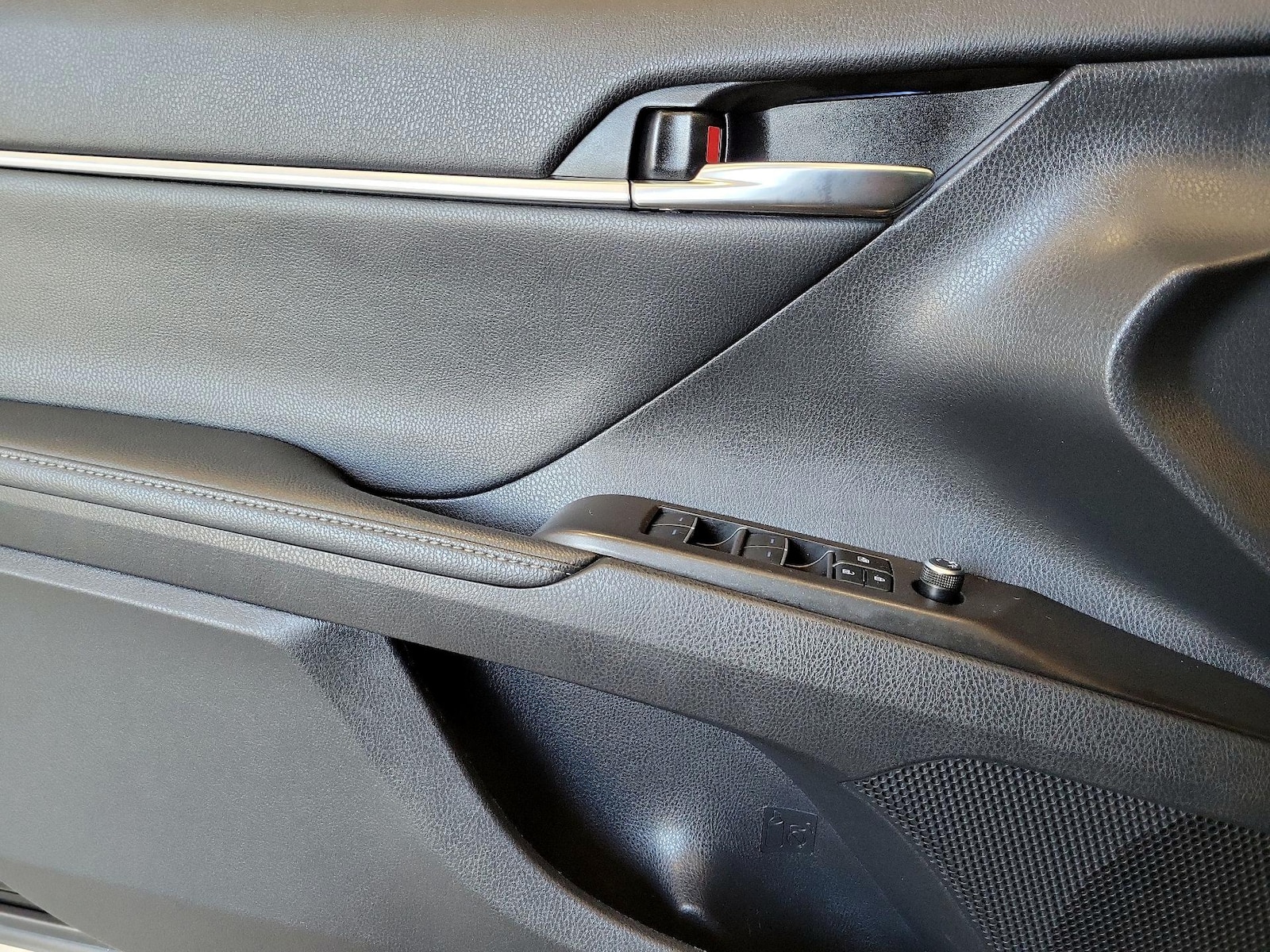 2024 Toyota Camry XSE - Photo 13