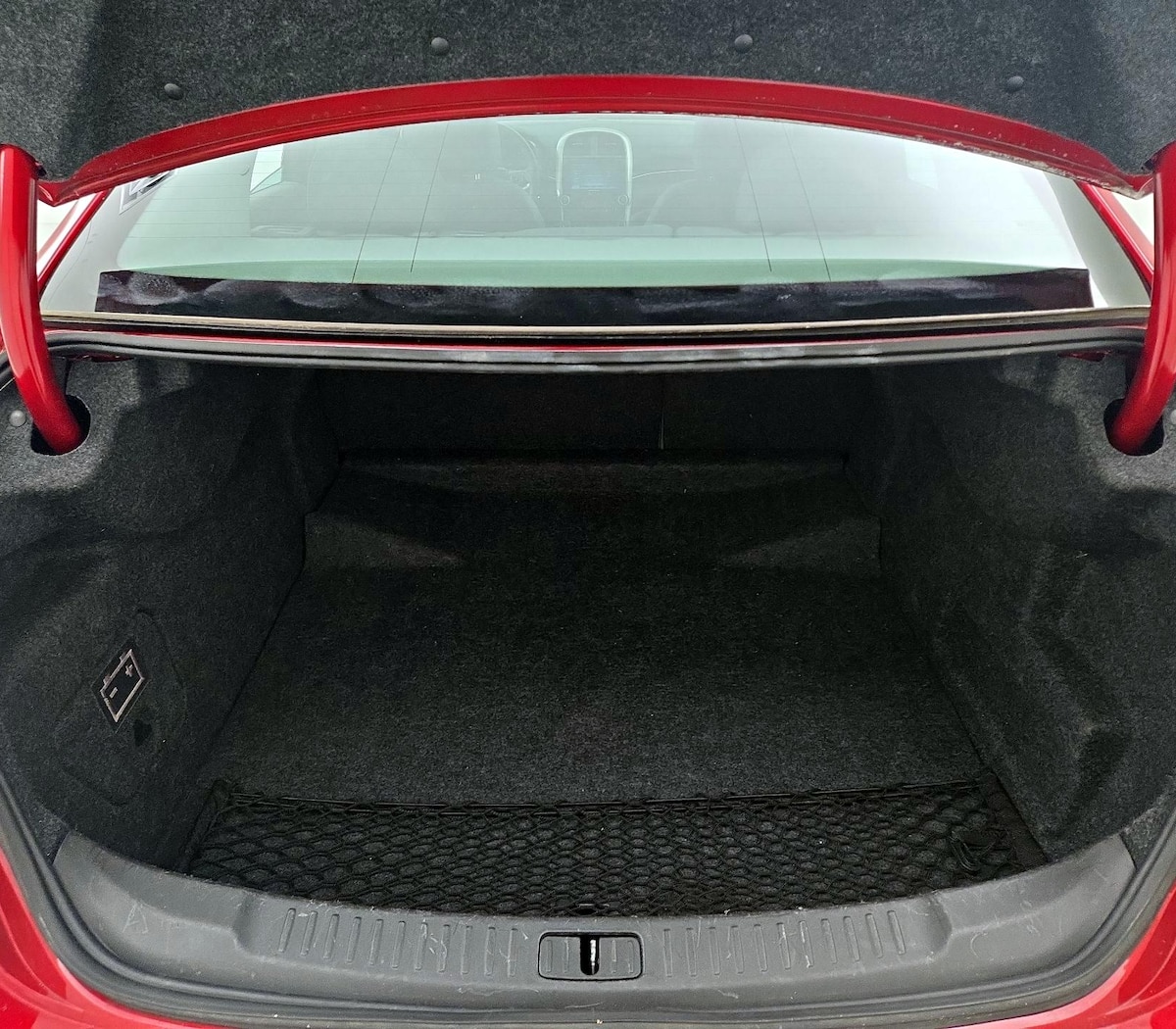 Trunk/Cargo (Seats Up)