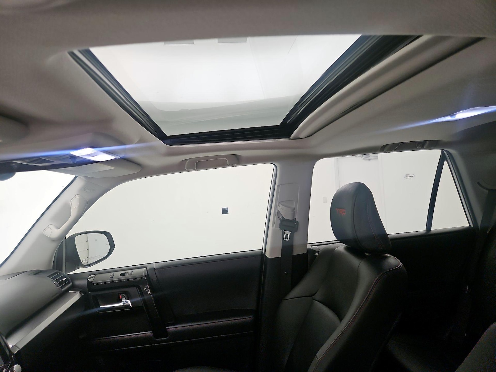Sunroof(s) & Overhead Airbags