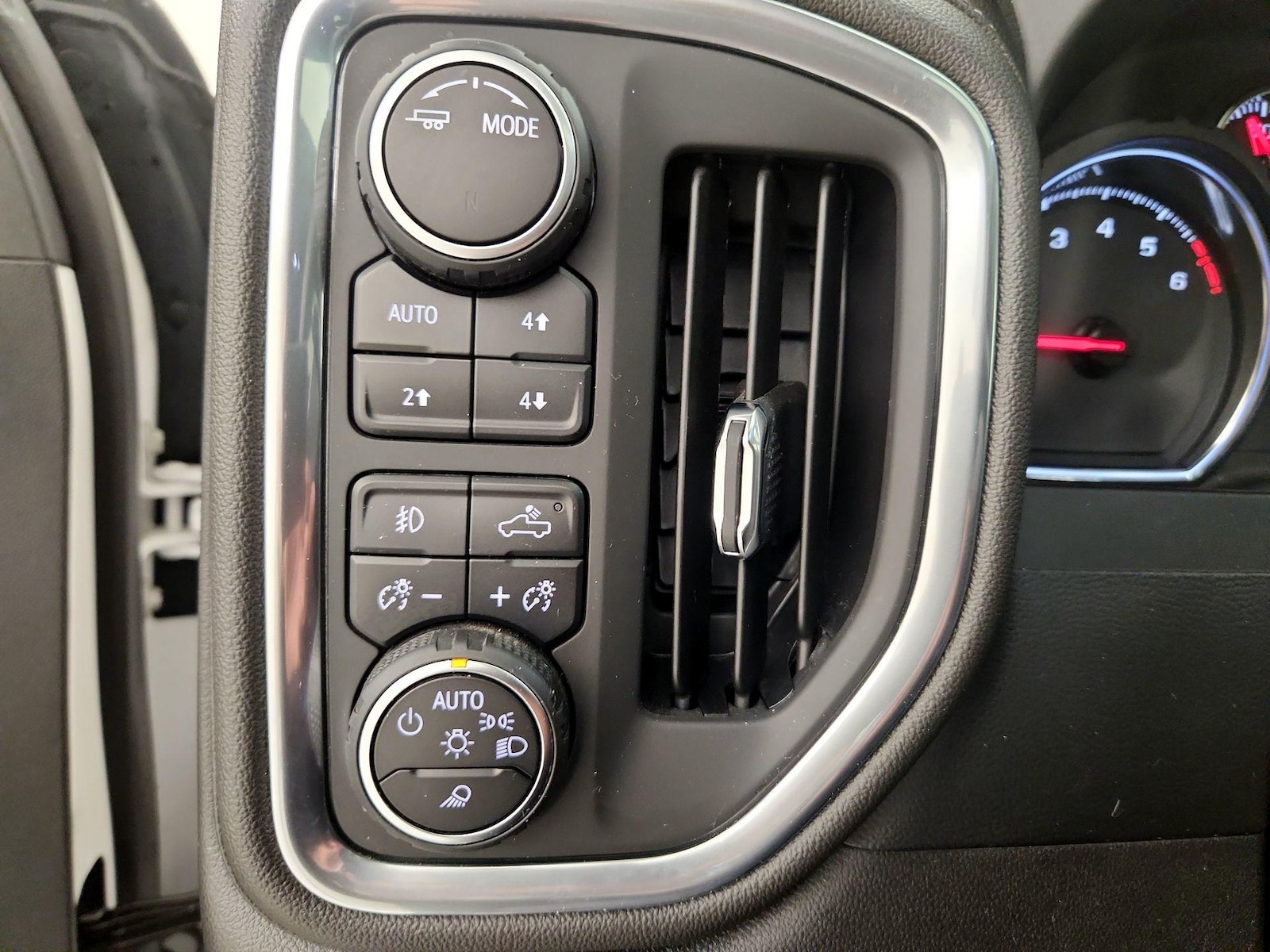 2022 Chevrolet Silverado 1500 Limited LTZ - Photo 14