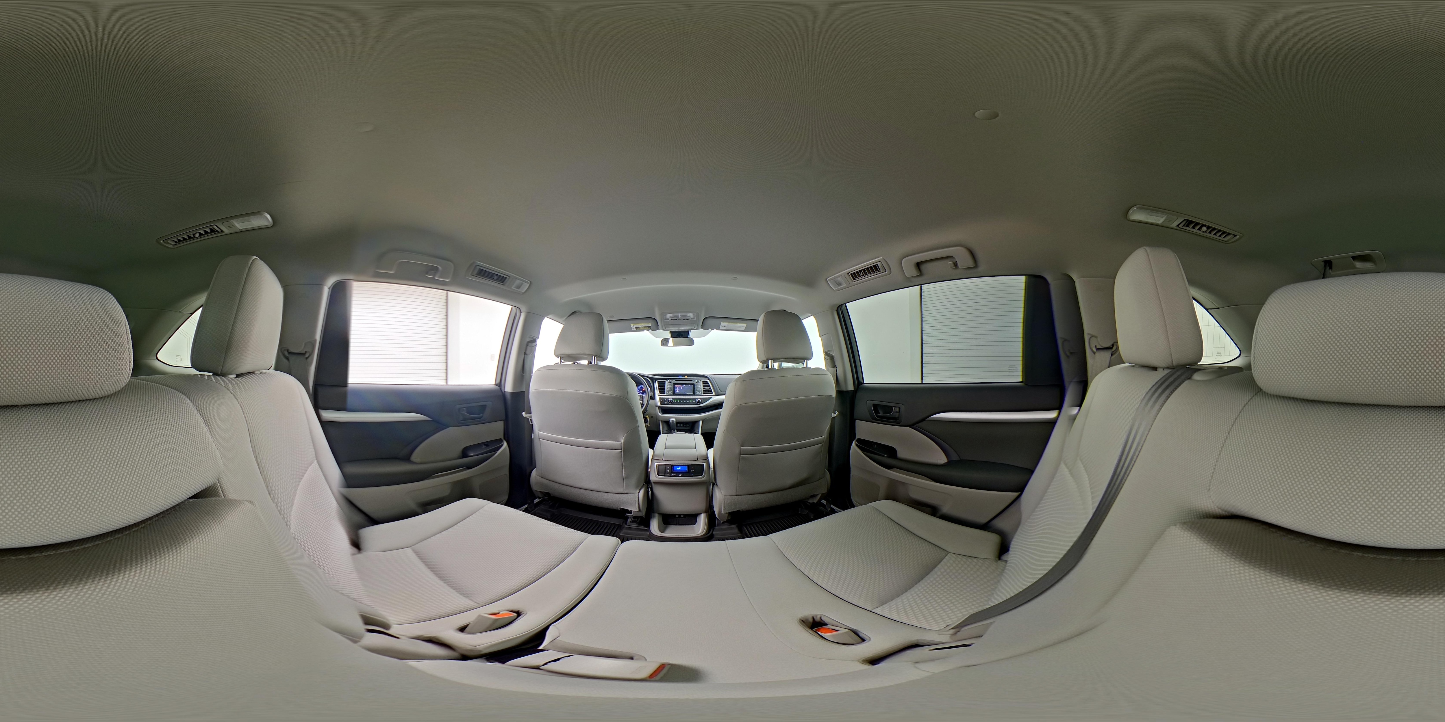 2019 Toyota Highlander LE - Photo 26