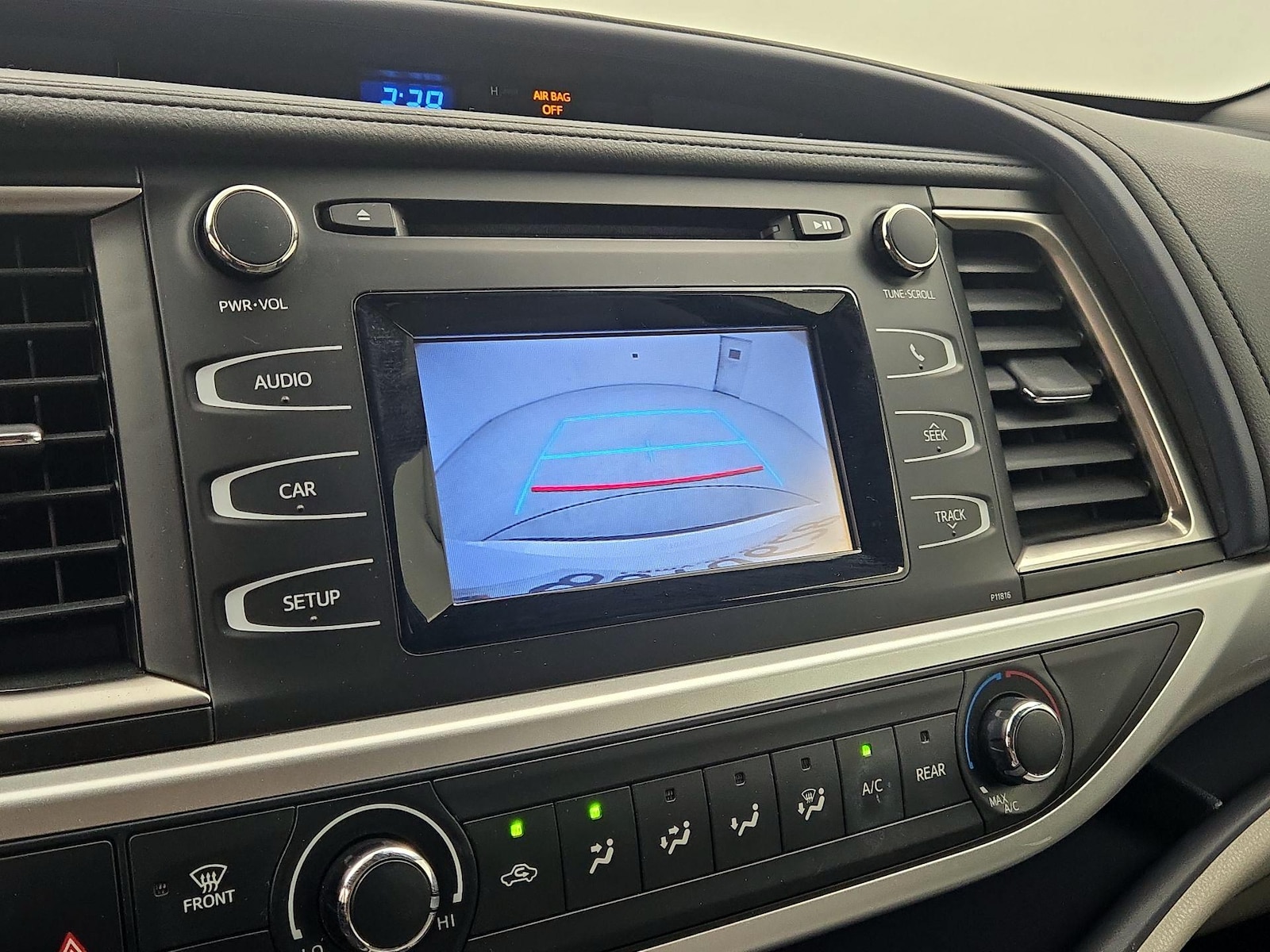 2019 Toyota Highlander LE - Photo 15