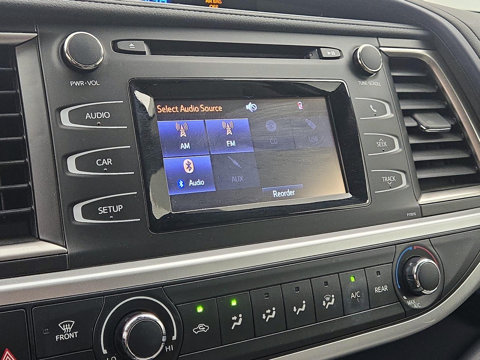 2019 Toyota Highlander LE - Photo 16