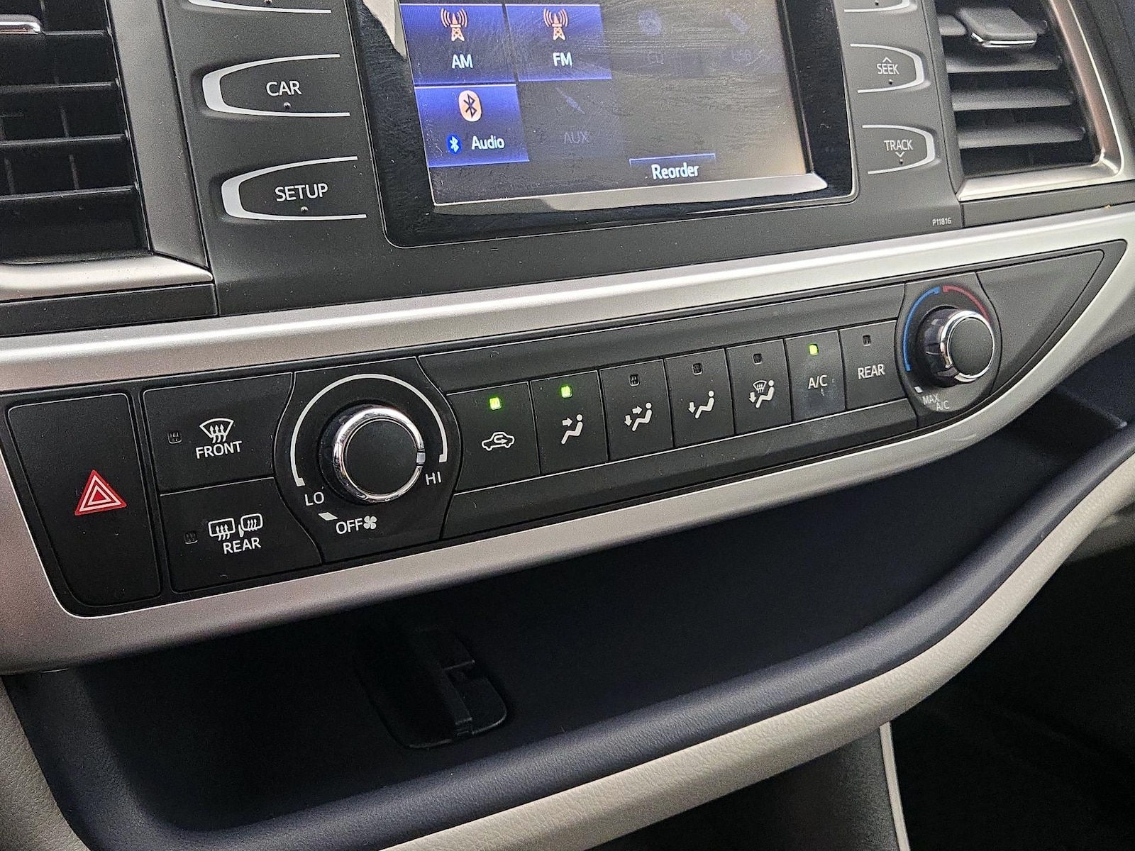 2019 Toyota Highlander LE - Photo 17