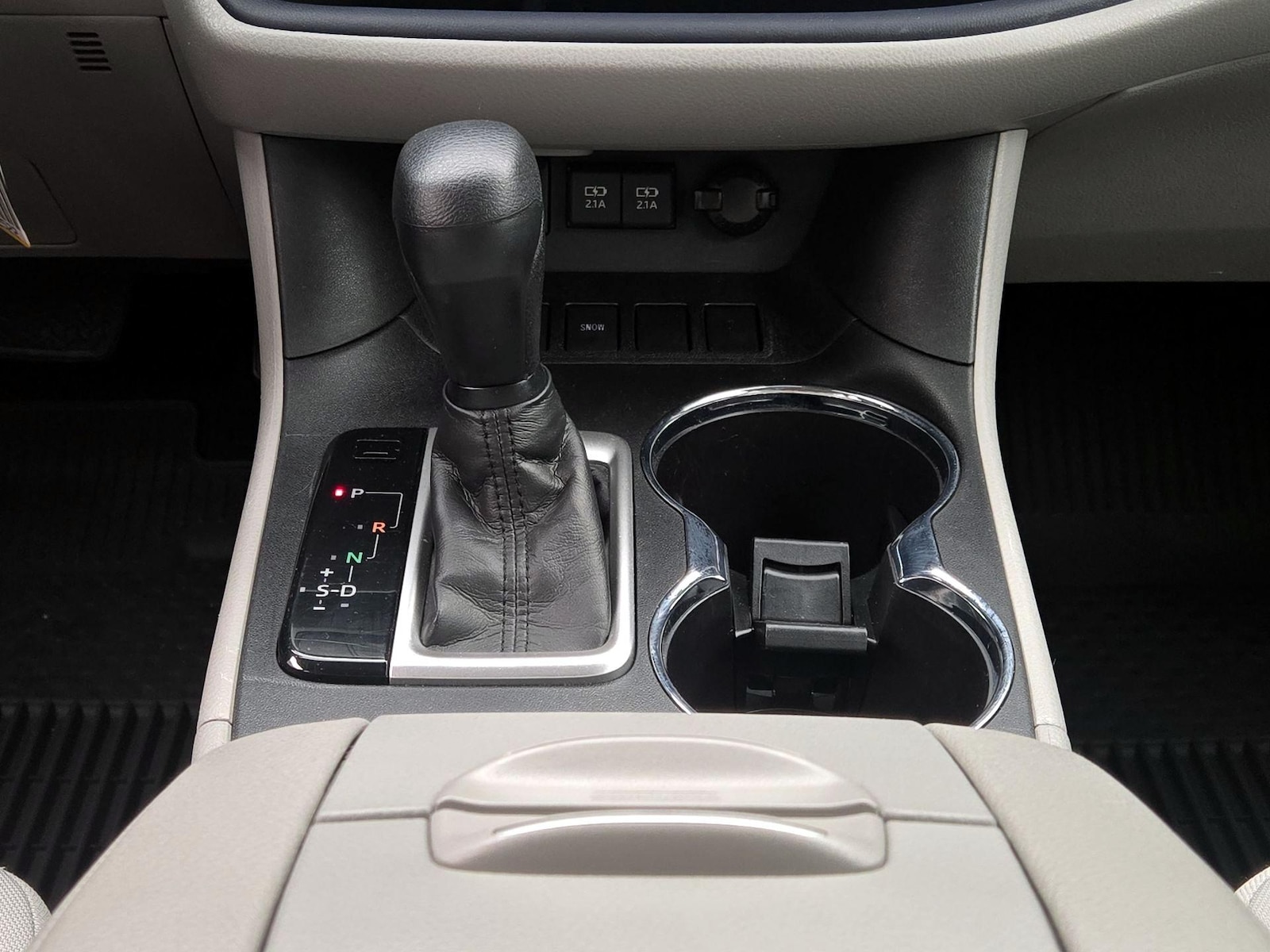 2019 Toyota Highlander LE - Photo 18