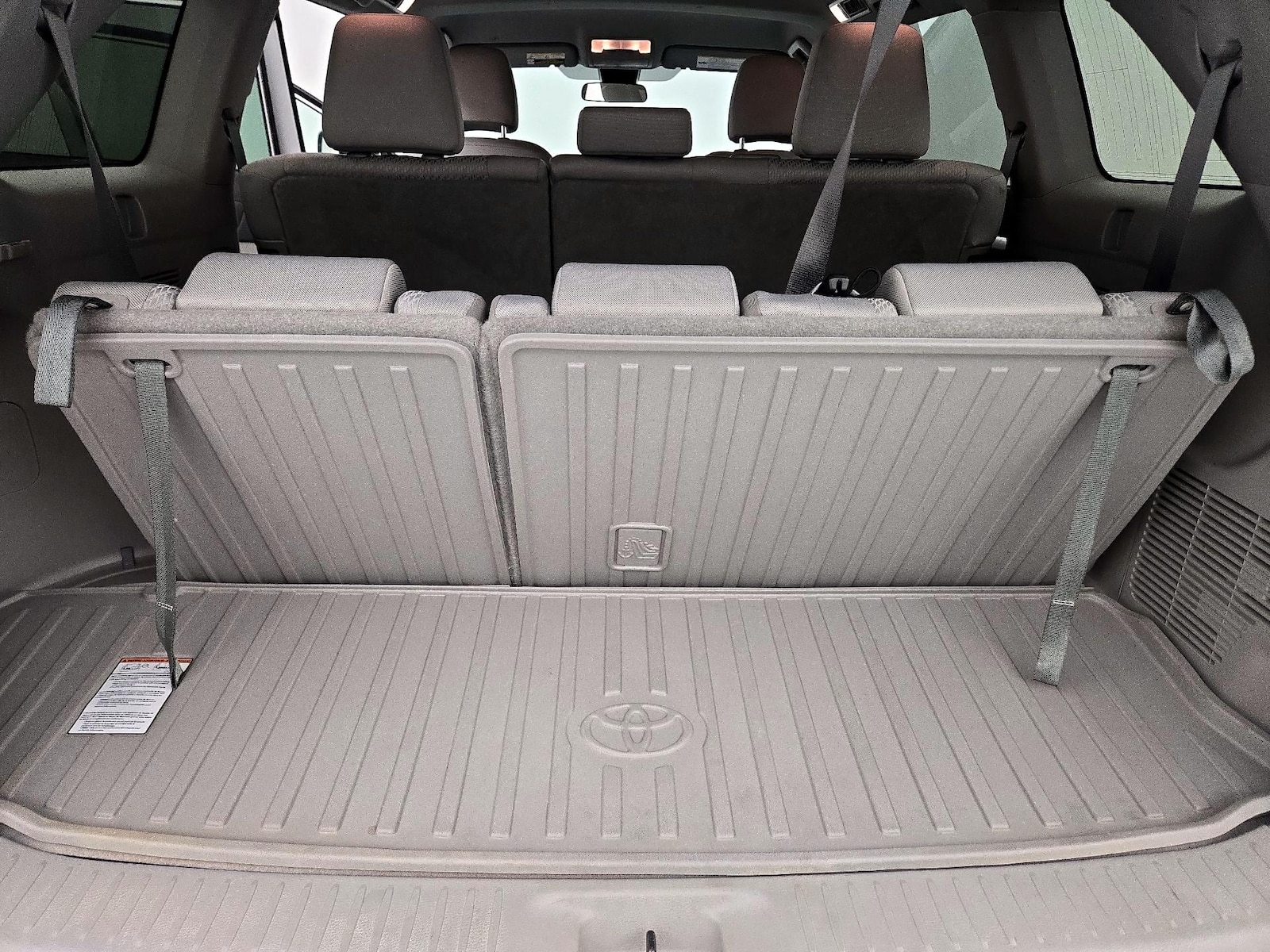 2019 Toyota Highlander LE - Photo 21