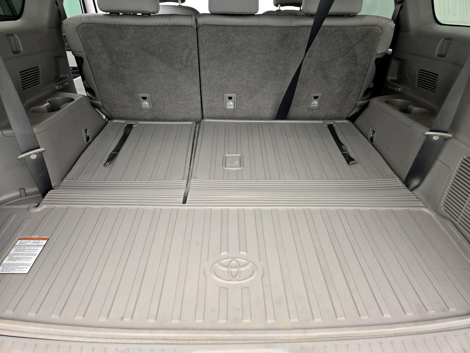 2019 Toyota Highlander LE - Photo 22