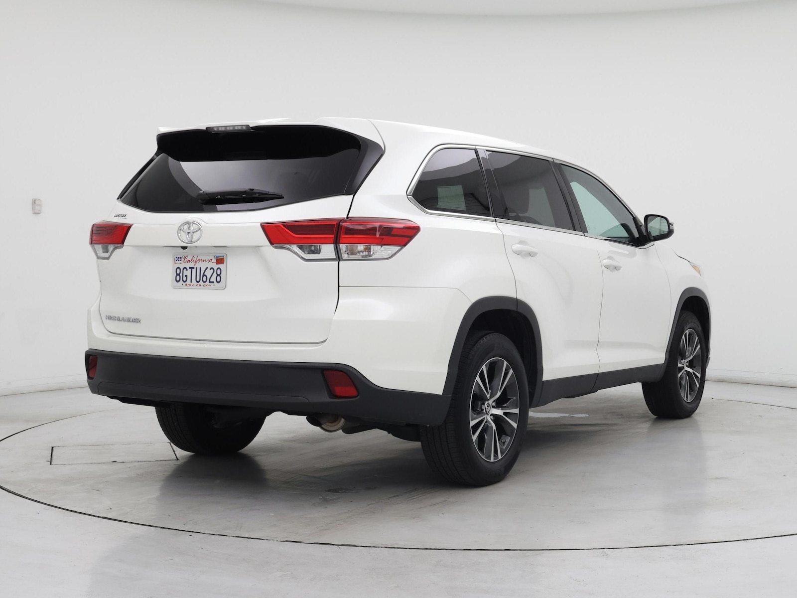 2019 Toyota Highlander LE - Photo 9