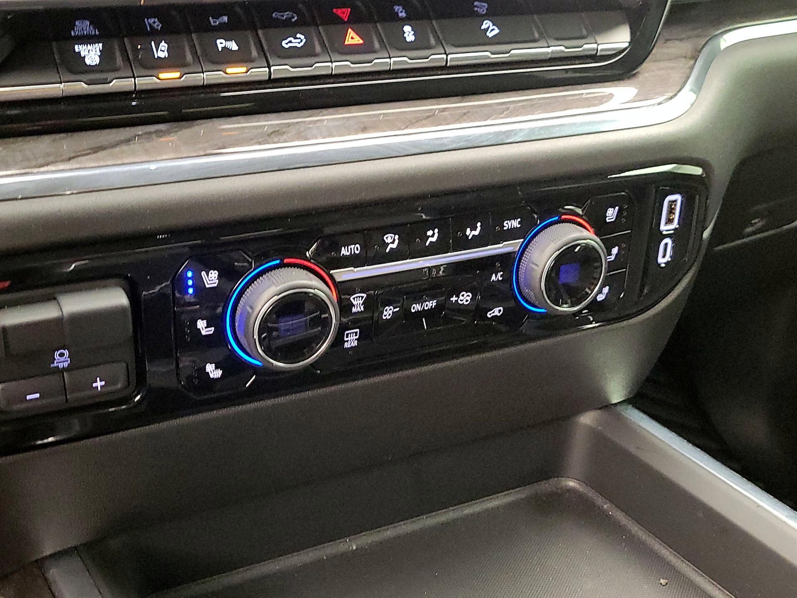2024 Chevrolet Silverado 3500HD LTZ - Photo 17