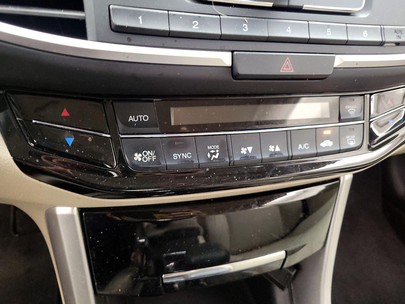 2017 Honda Accord LX - Photo 17